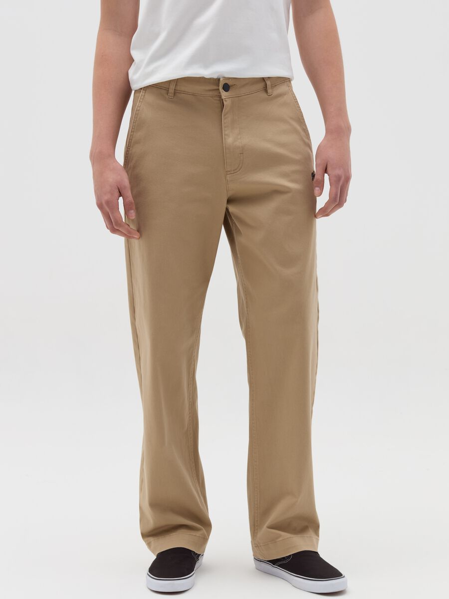 Baggy trousers with "Hero" embroidery_1
