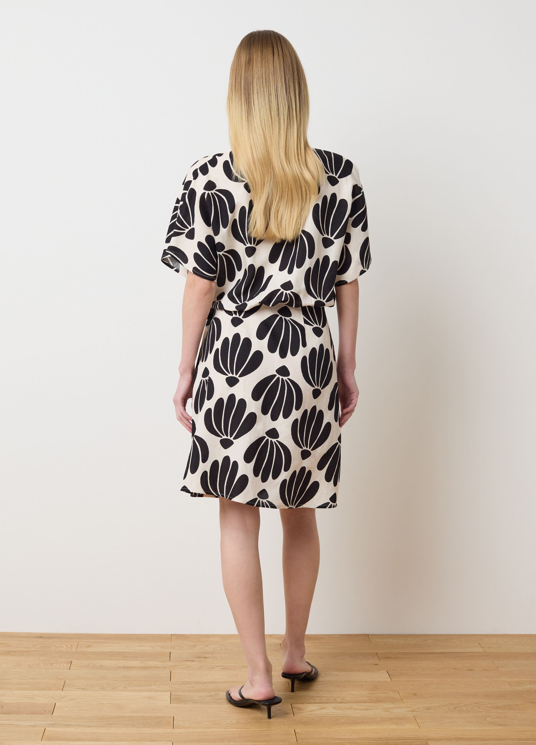Short wraparound dress with print