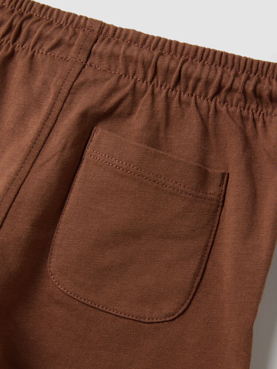 Shorts marroni in puro cotone organico con vita elasticizzata per bimbo regular fit_3