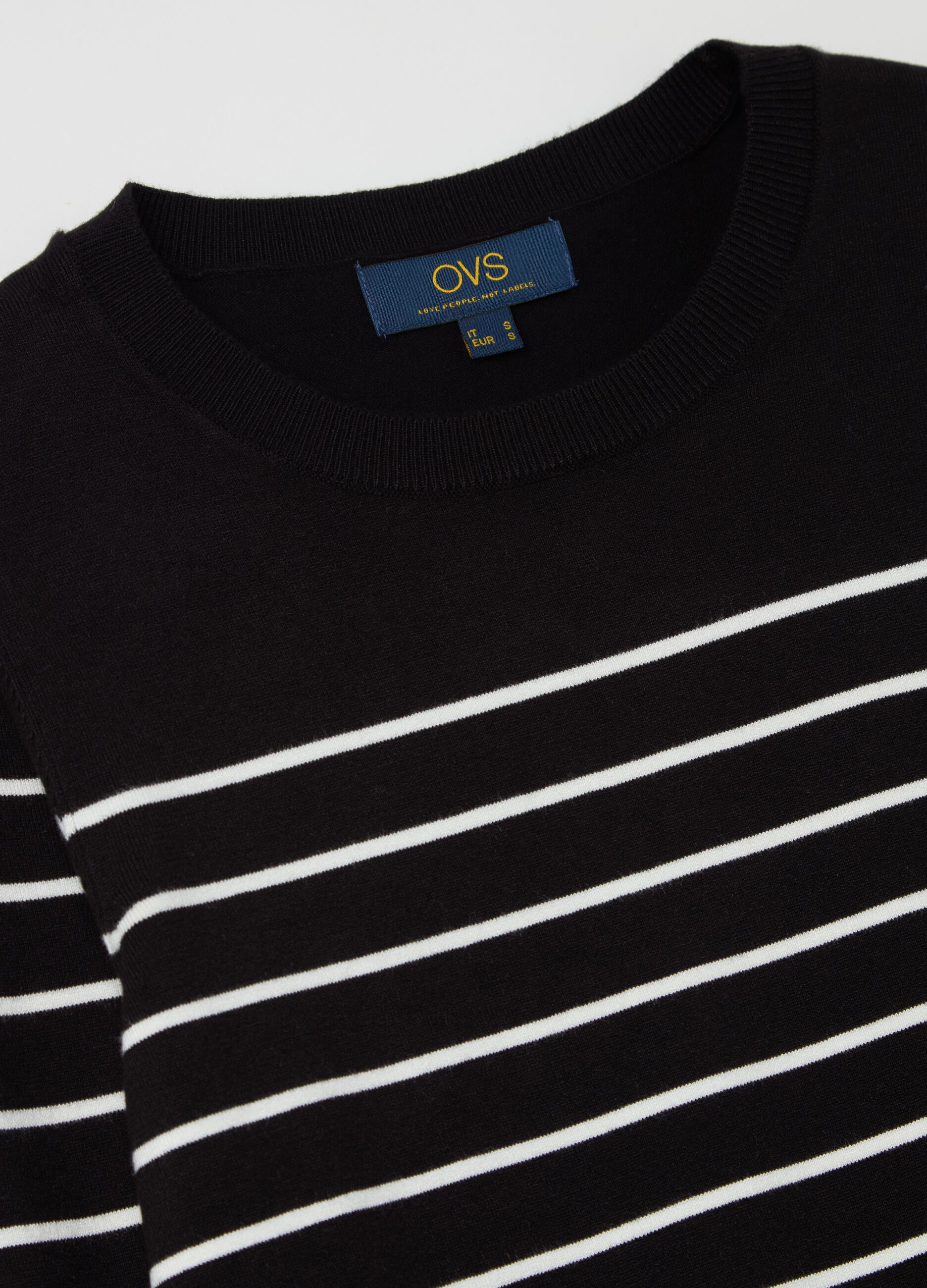 Long-sleeved top with striped pattern