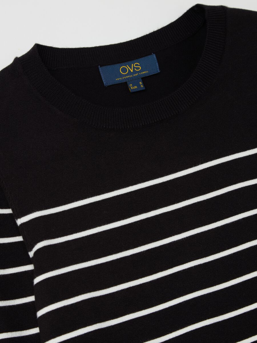 Long-sleeved top with striped pattern_5