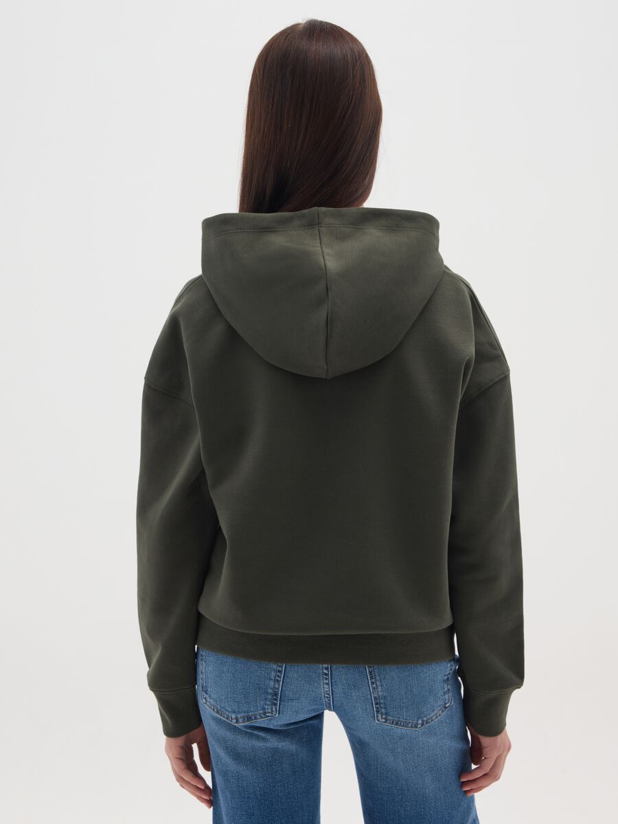 Felpa verde in misto cotone regular fit con cappuccio_2