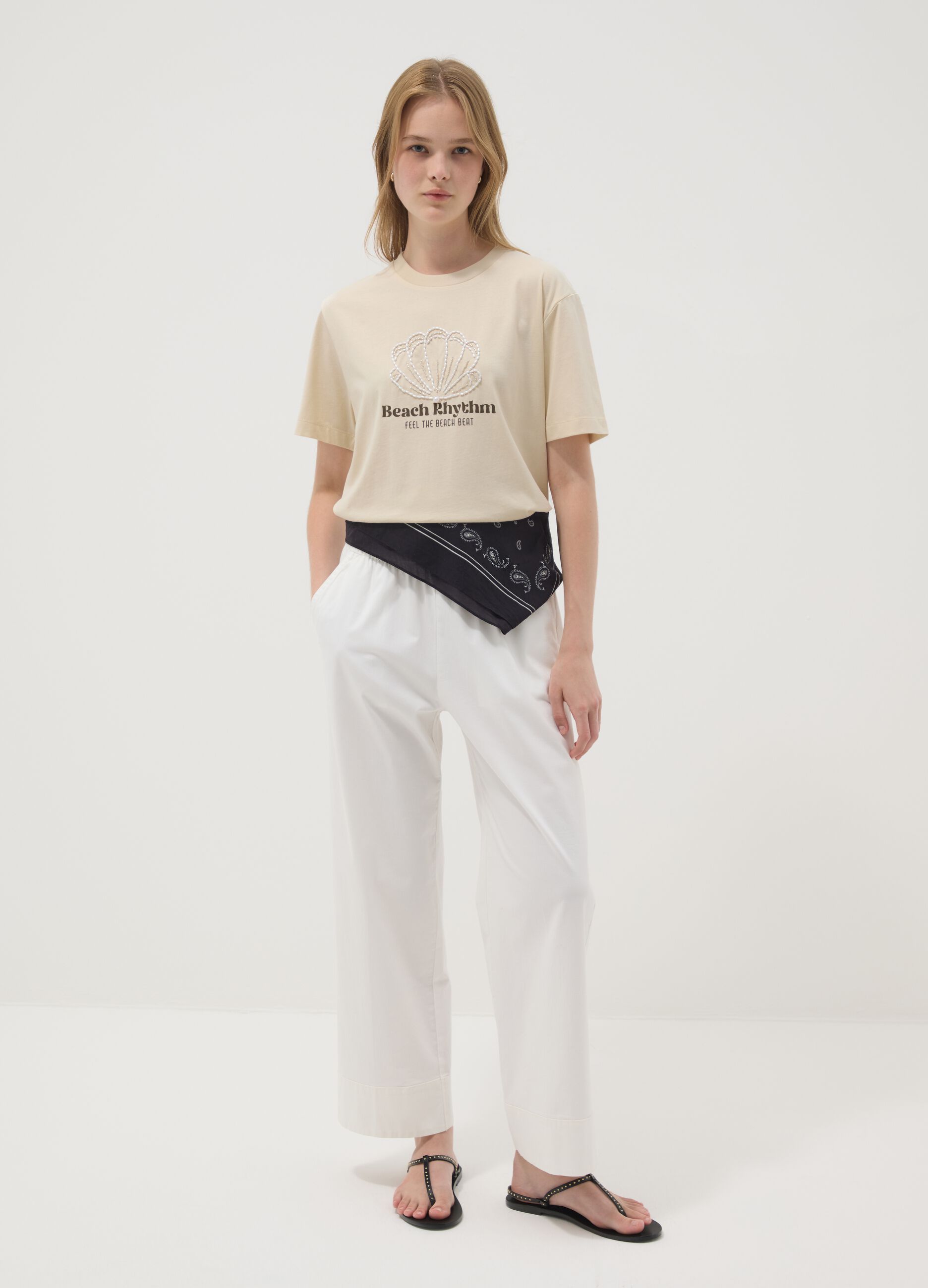 Beige short-sleeved pure cotton T-shirt with embroidery