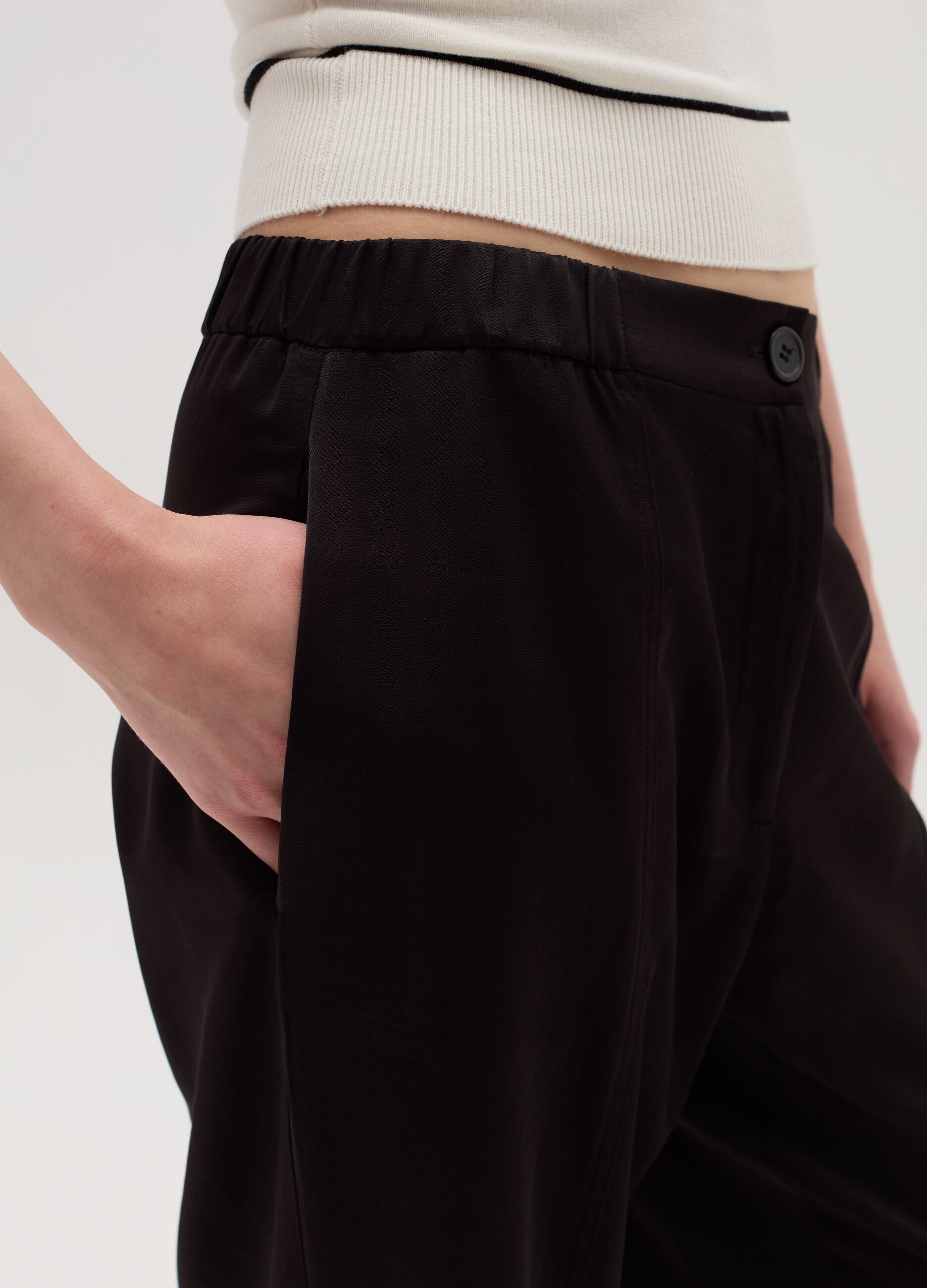Pantalone pull on con cuciture in rilievo
