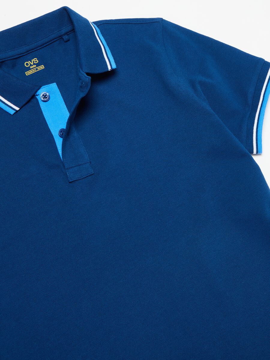 Polo shirt in piquet with striped detail_2