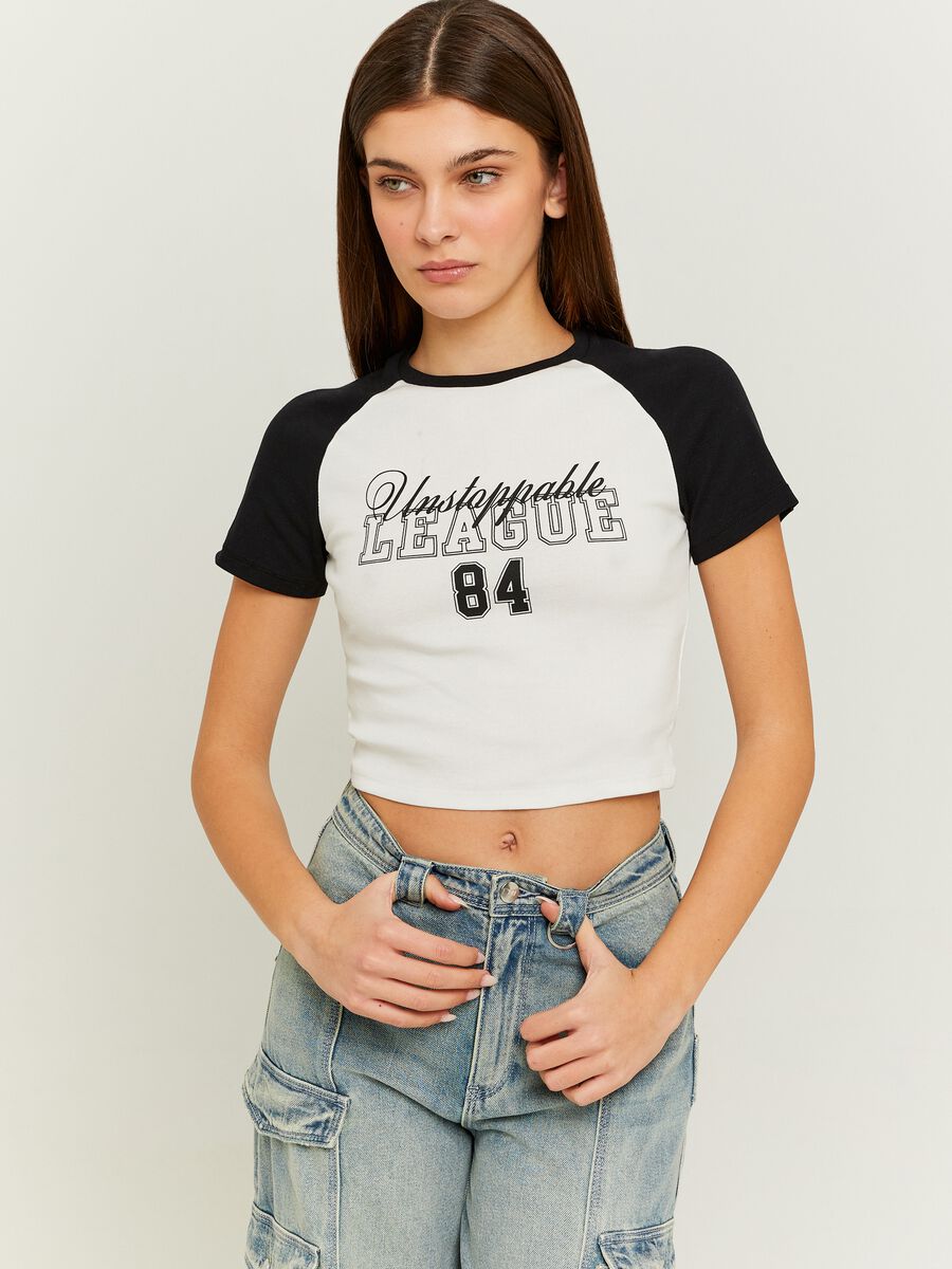 Crop T-shirt with raglan sleeves and college print_0