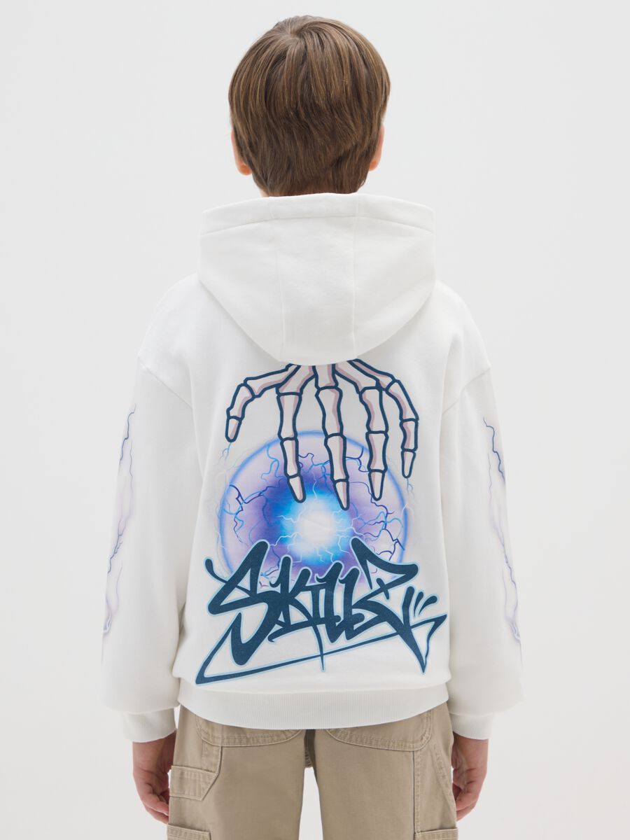 Felpa bianca da ragazzo in puro cotone vestibilità over con stampe_1