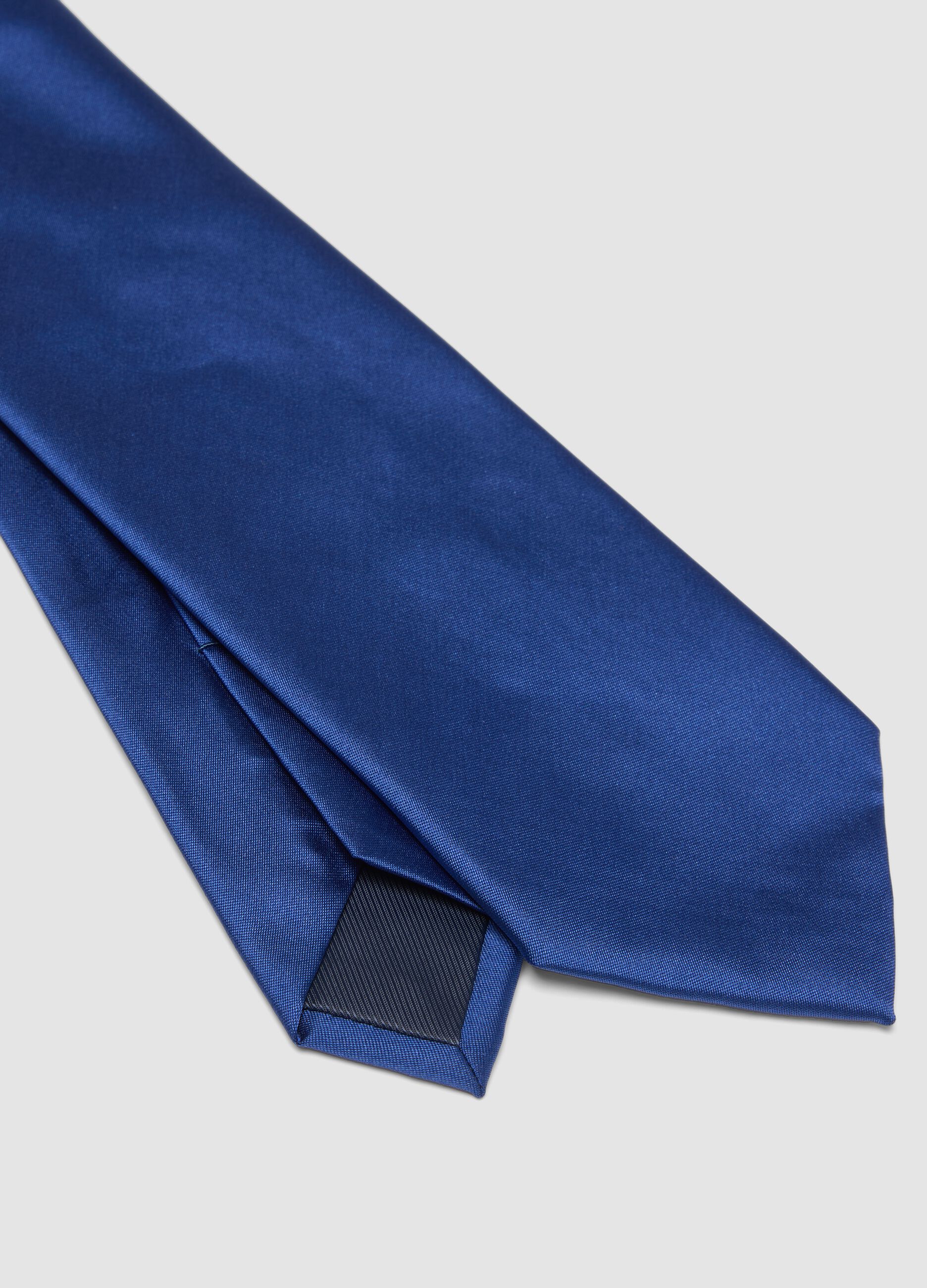 Blue tie with 7.5 cm blade in shiny fabric