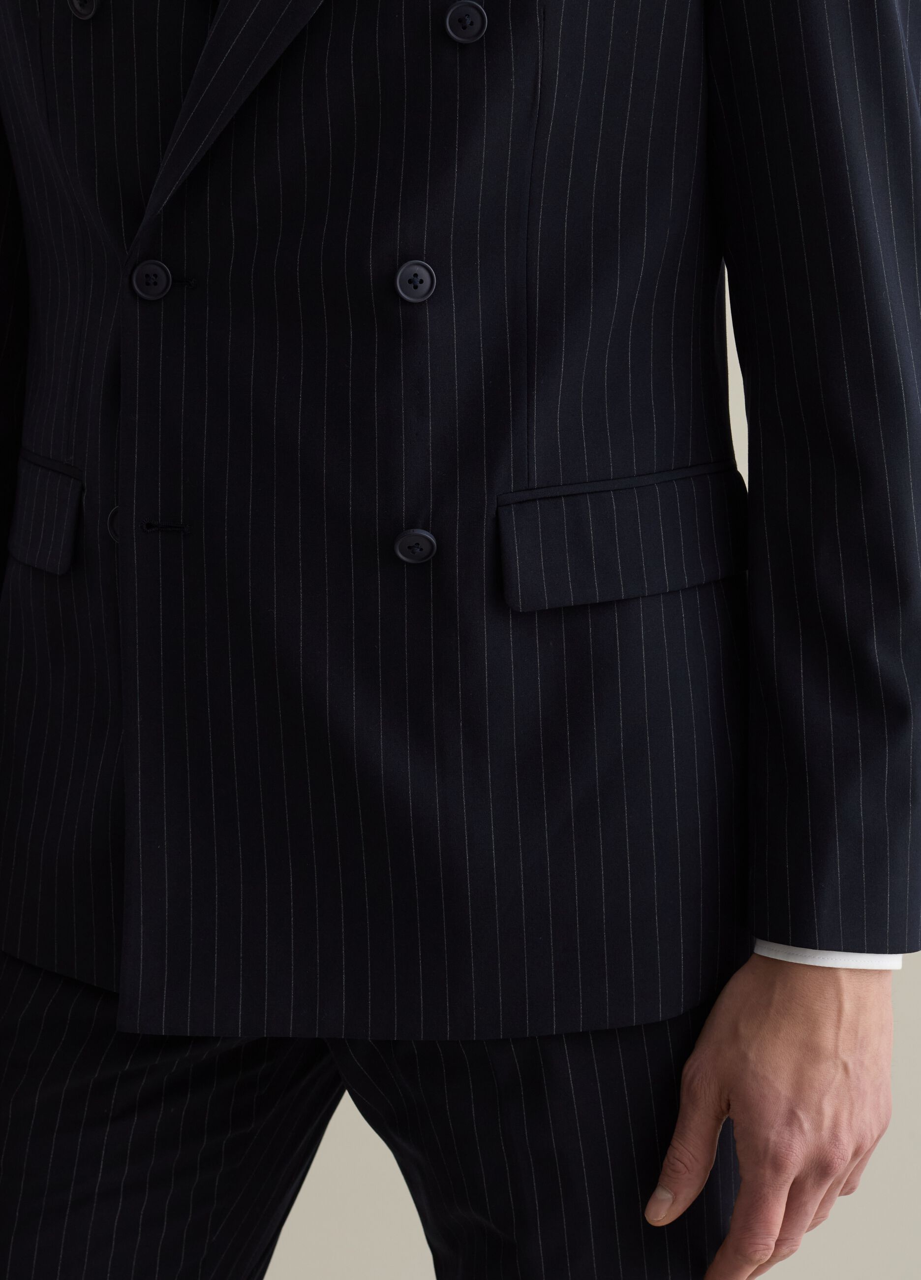 Abito gessato doppiopetto easy fit