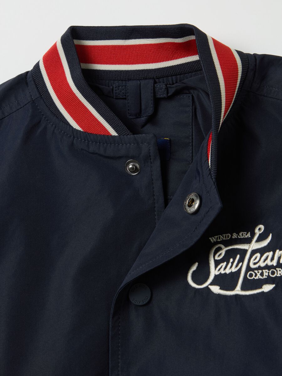 Bomber varsity con ricamo "Sailing Team Wind & Sea"_2