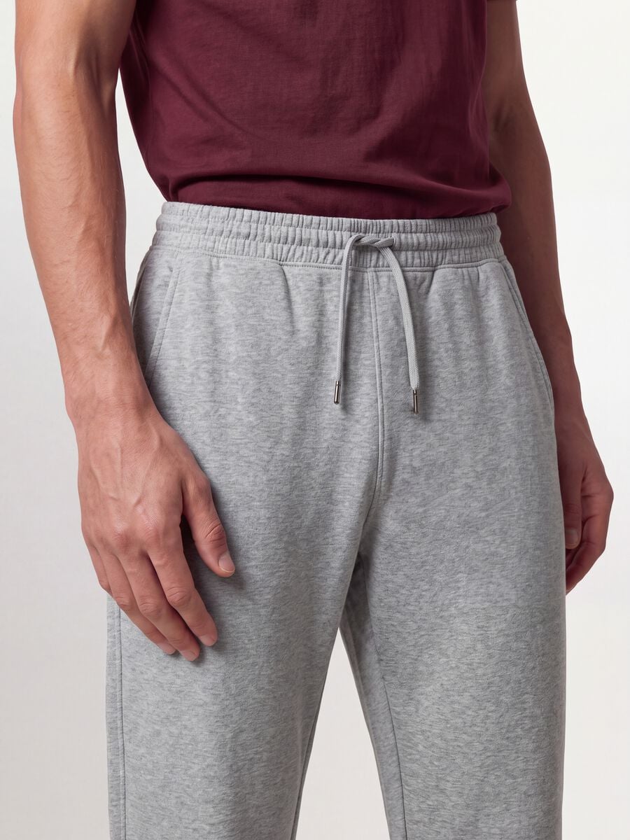 Grey cotton-blend joggers with cuffed hems and drawstring_3