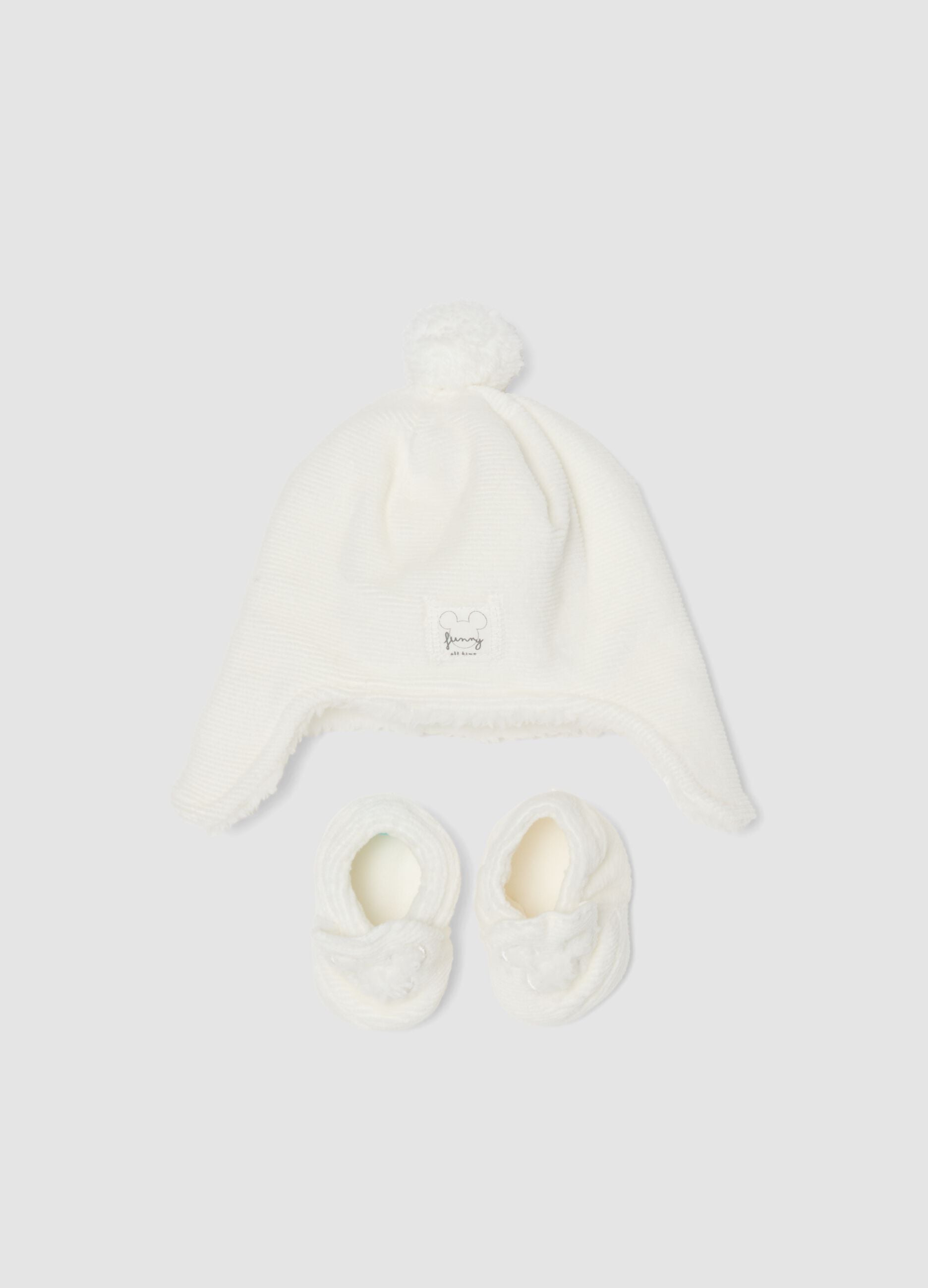White Mickey Mouse print baby hat and booties set