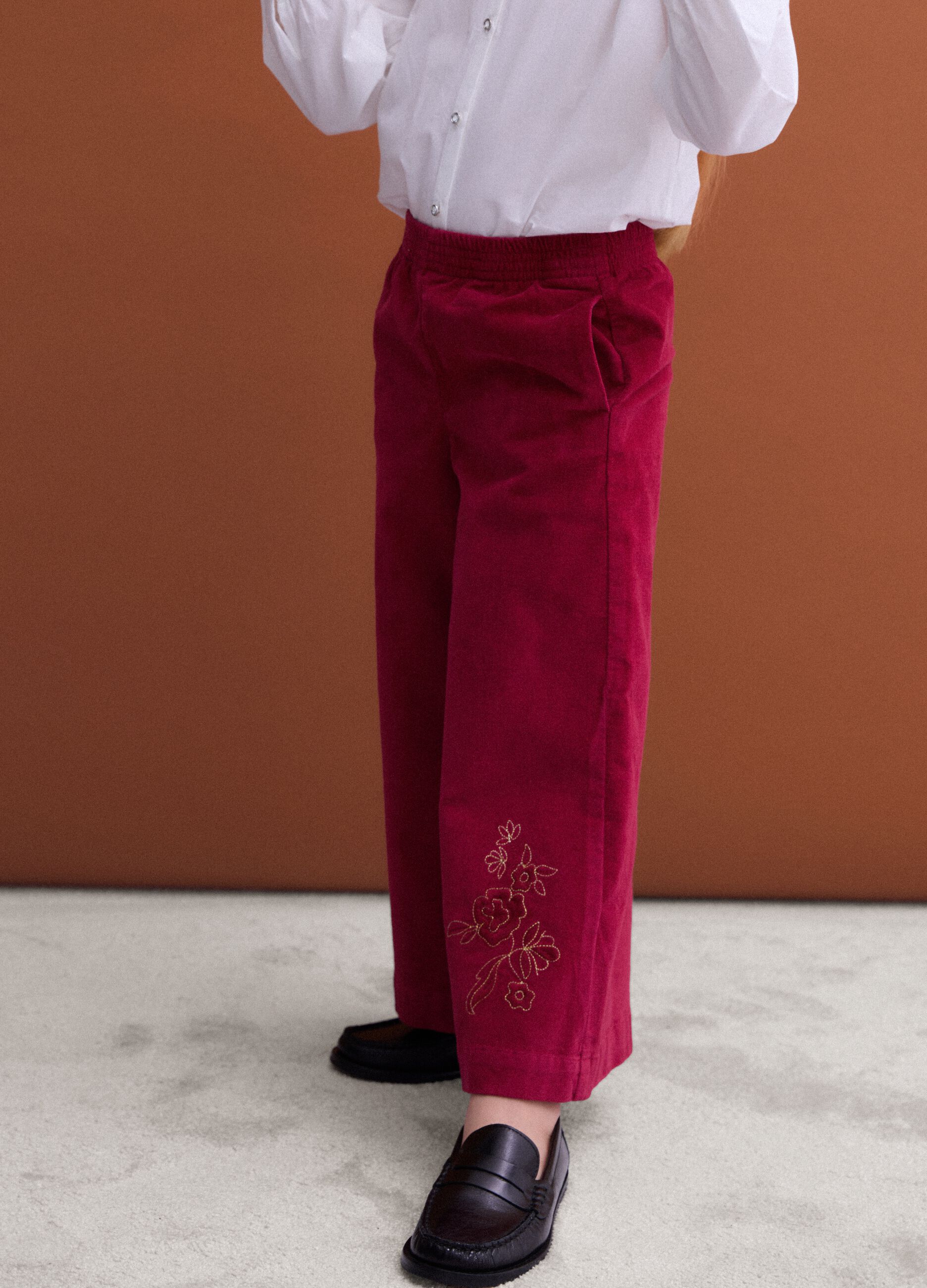 Red velvet wide-leg trousers in stretch cotton with floral embroidery