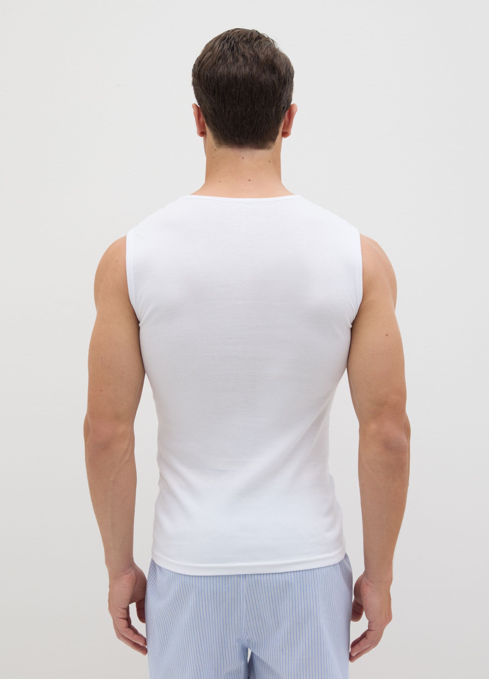 White vest in cotton with V neck