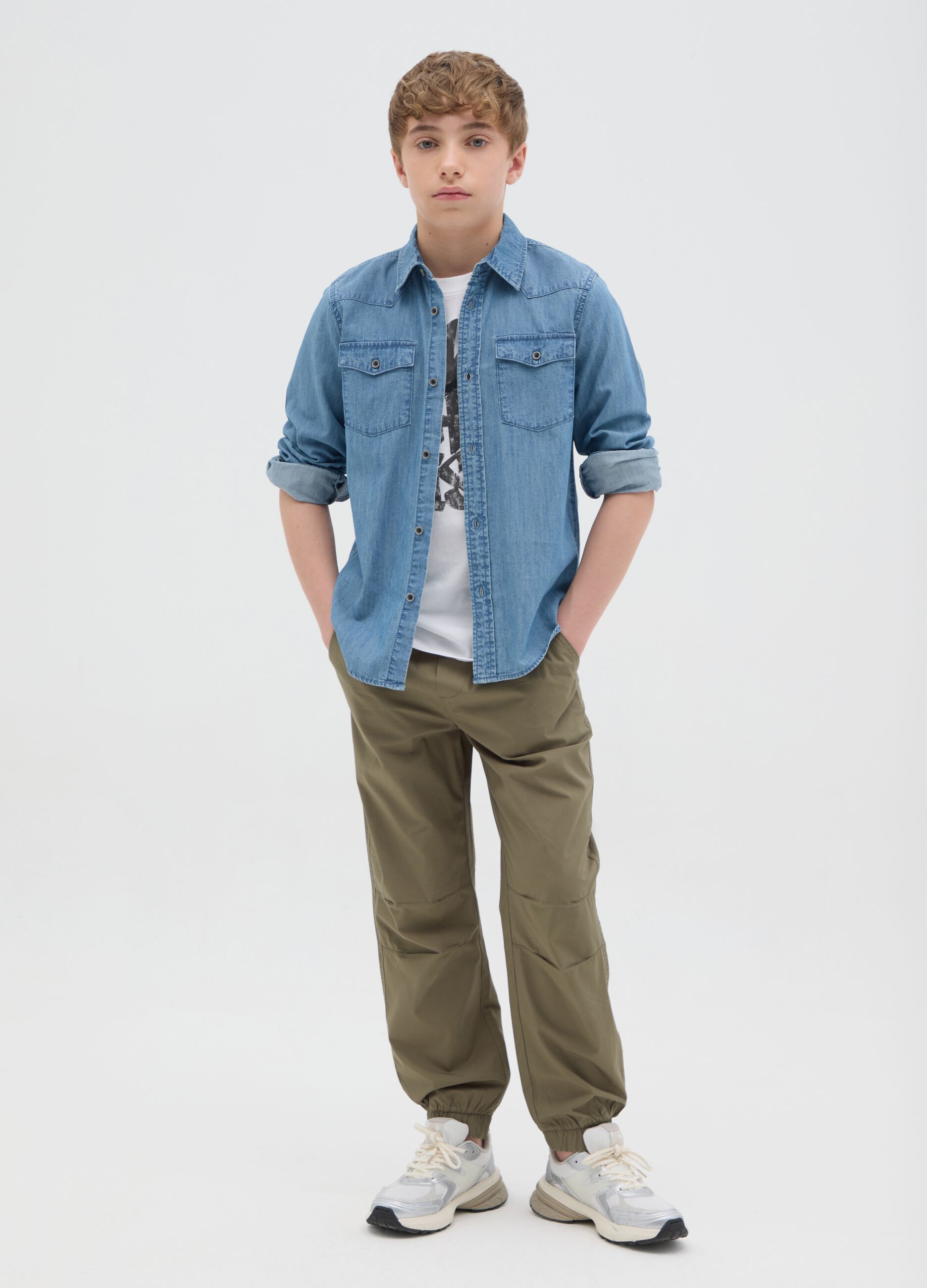 Boys’ trousers in 100% green cotton.