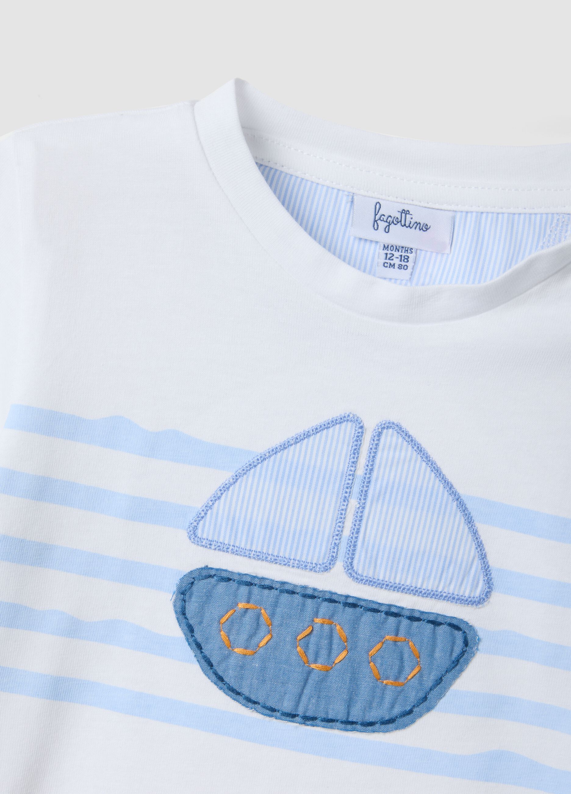 White short-sleeved pure cotton T-shirt with little boat motif