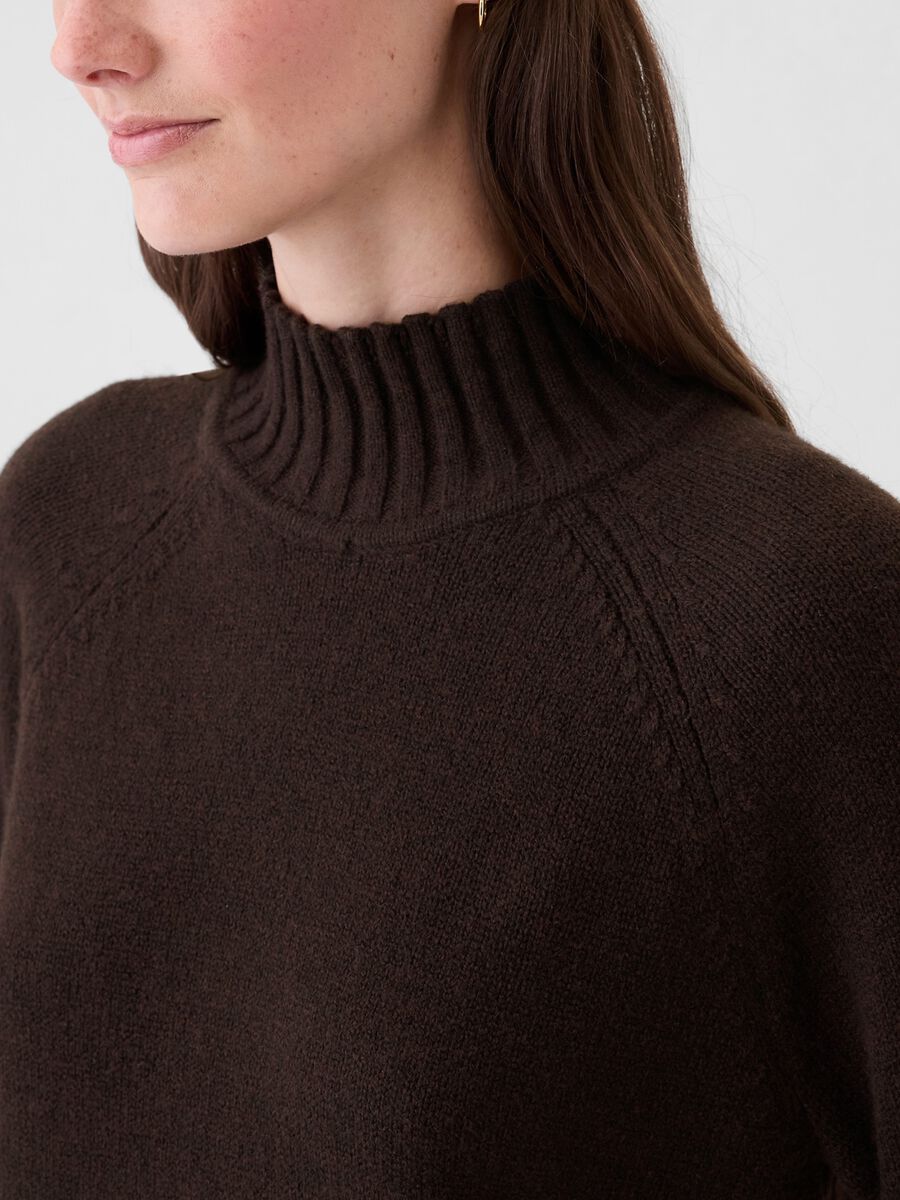 Pullover with high neck_3