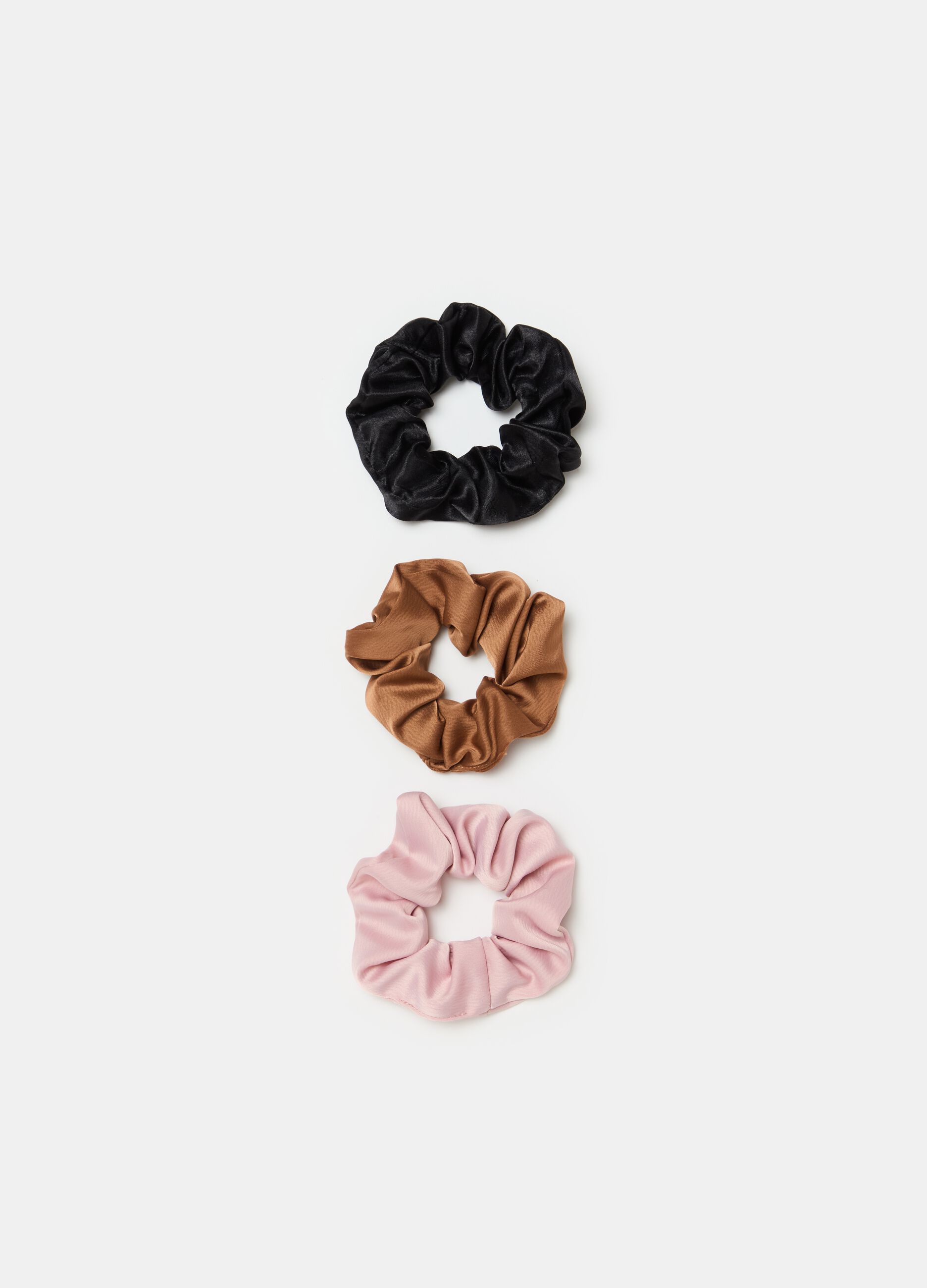 Three-pack hair scrunchies