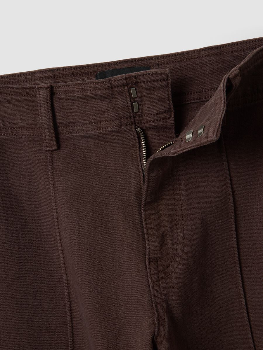 Jeans marroni wide leg in twill di cotone elasticizzato_5