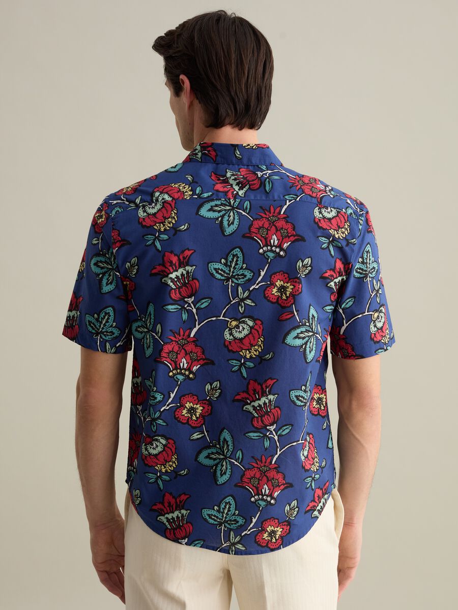 Short-sleeved shirt with floral print_2