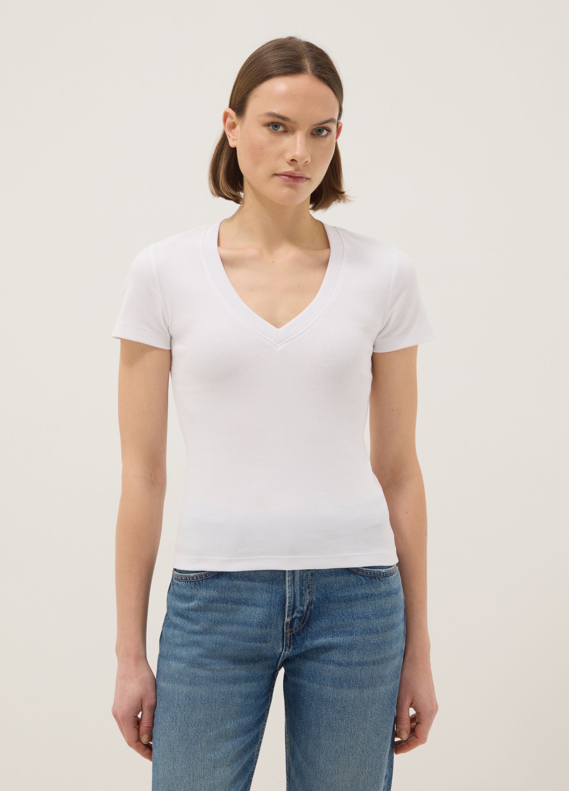 T-shirt in cotone elasticizzato bianca regular fit deep V