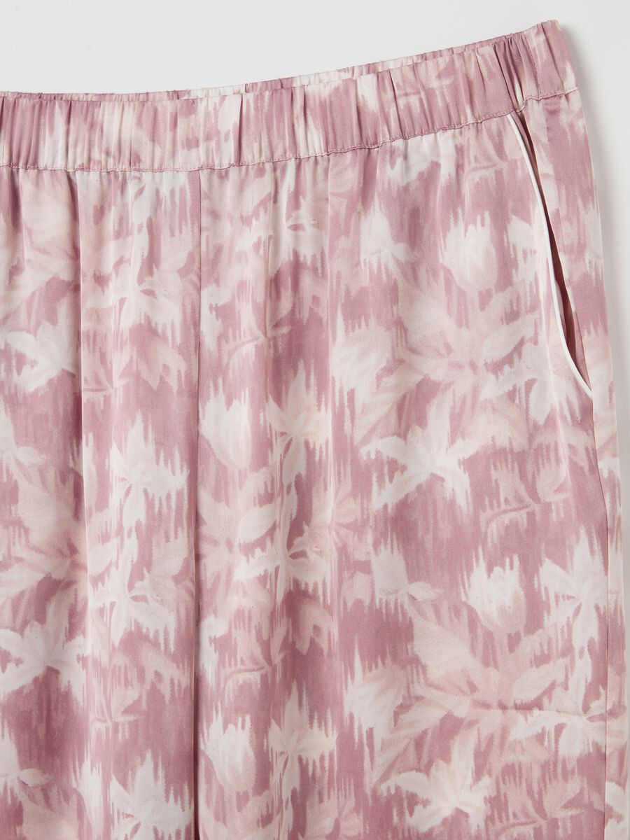 Pyjama trousers in pink and white satin_5