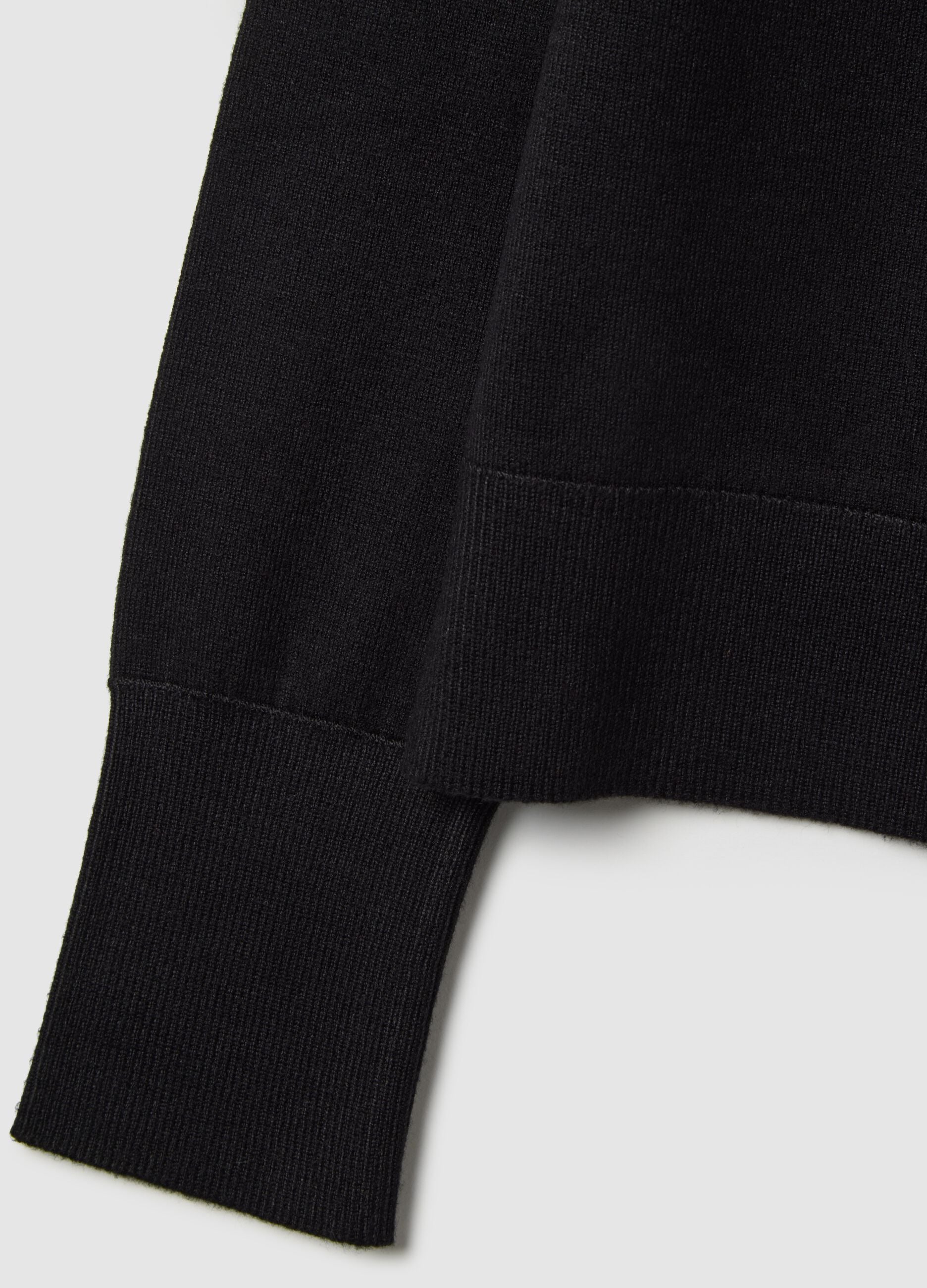 Black fitted sweater