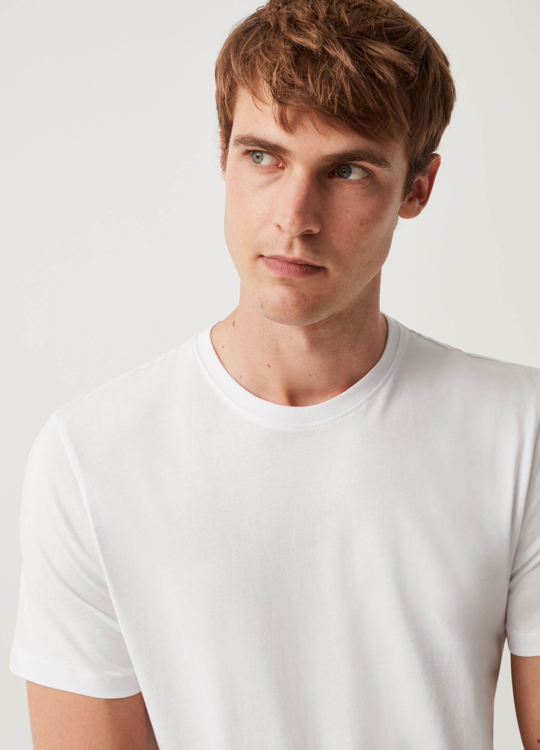 T-shirt girocollo in cotone_0