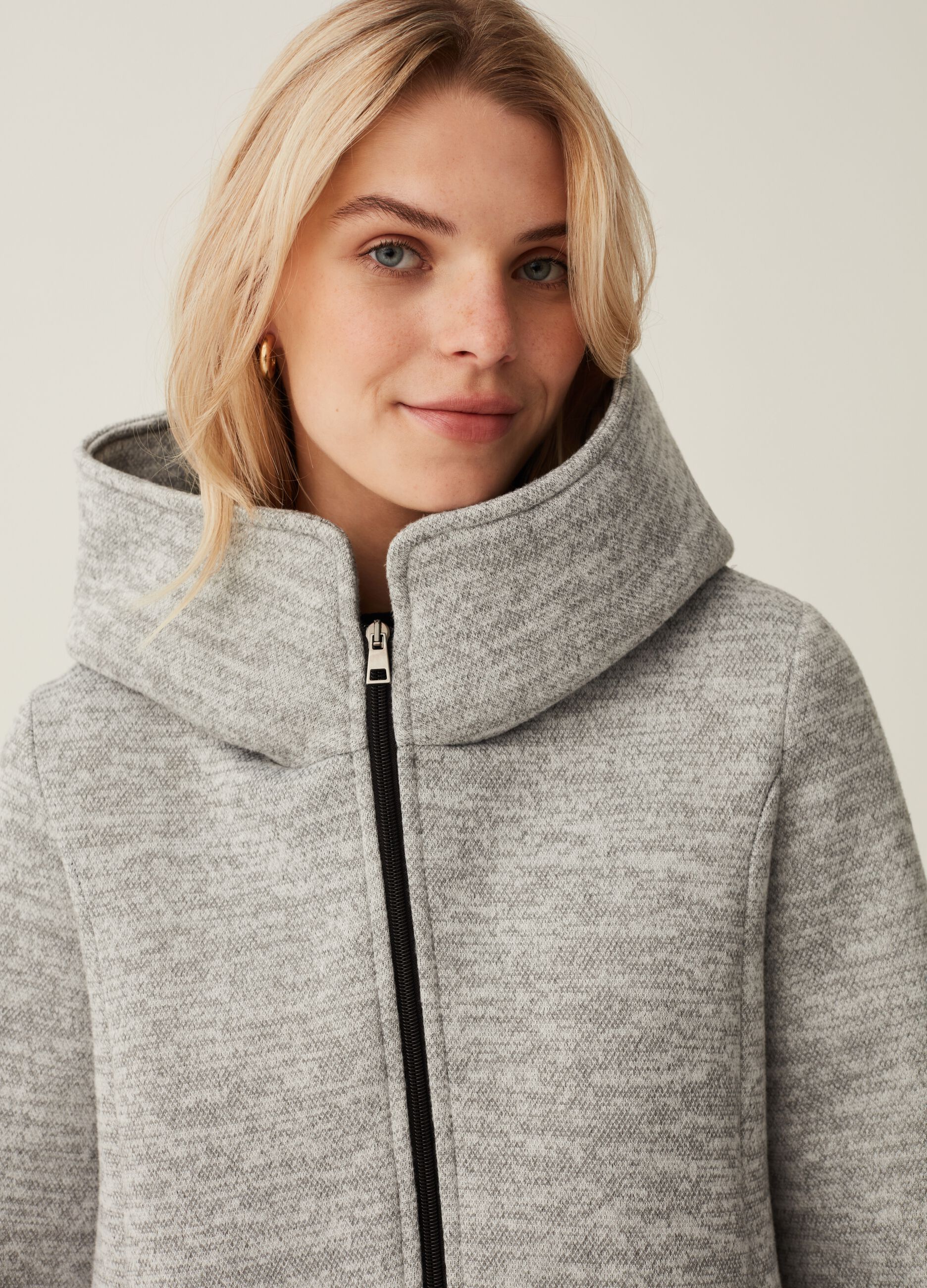 Giacca corta full-zip con cappuccio_0