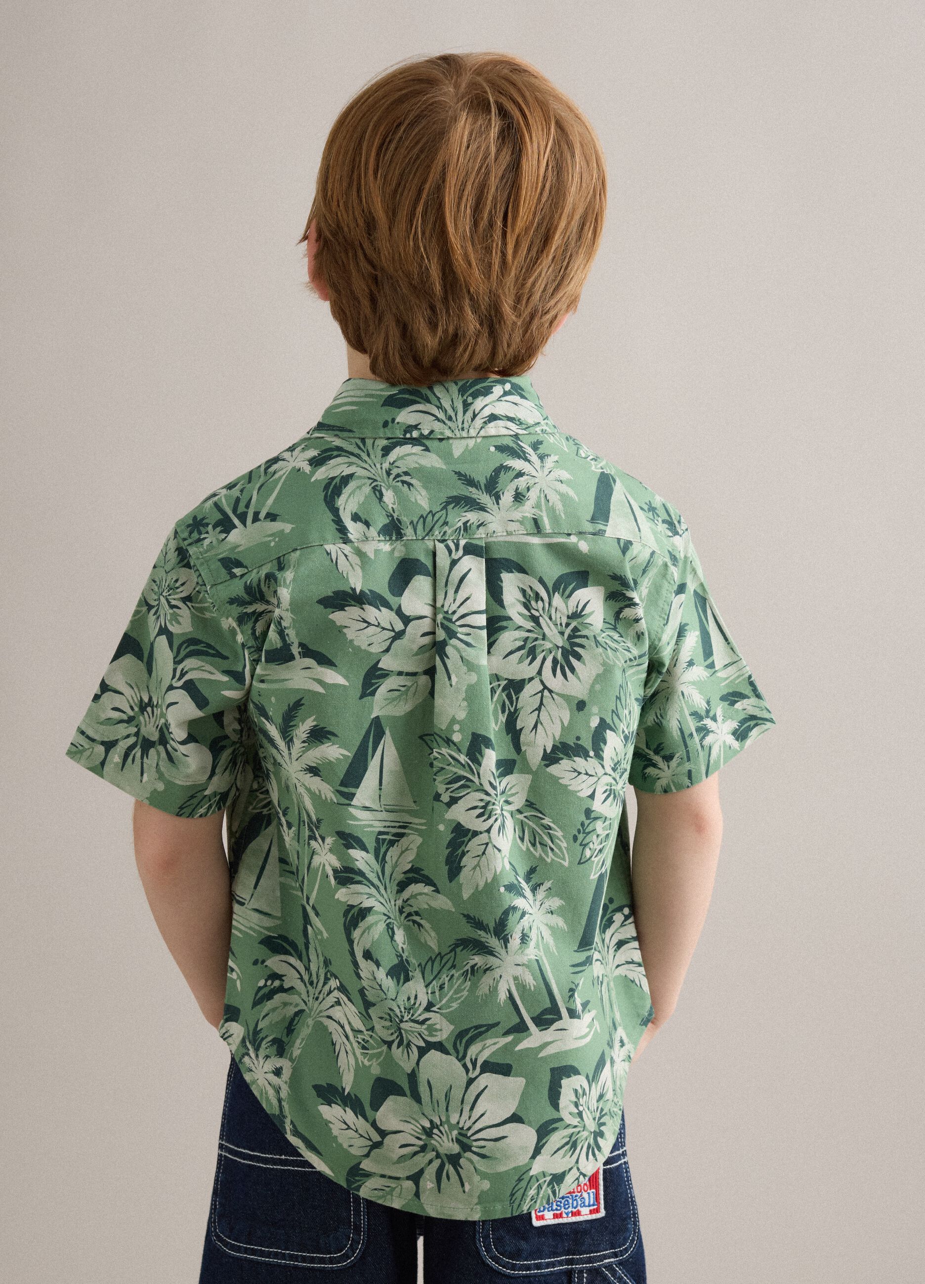 Camicia verde in puro cotone con stampa tropicale over fit