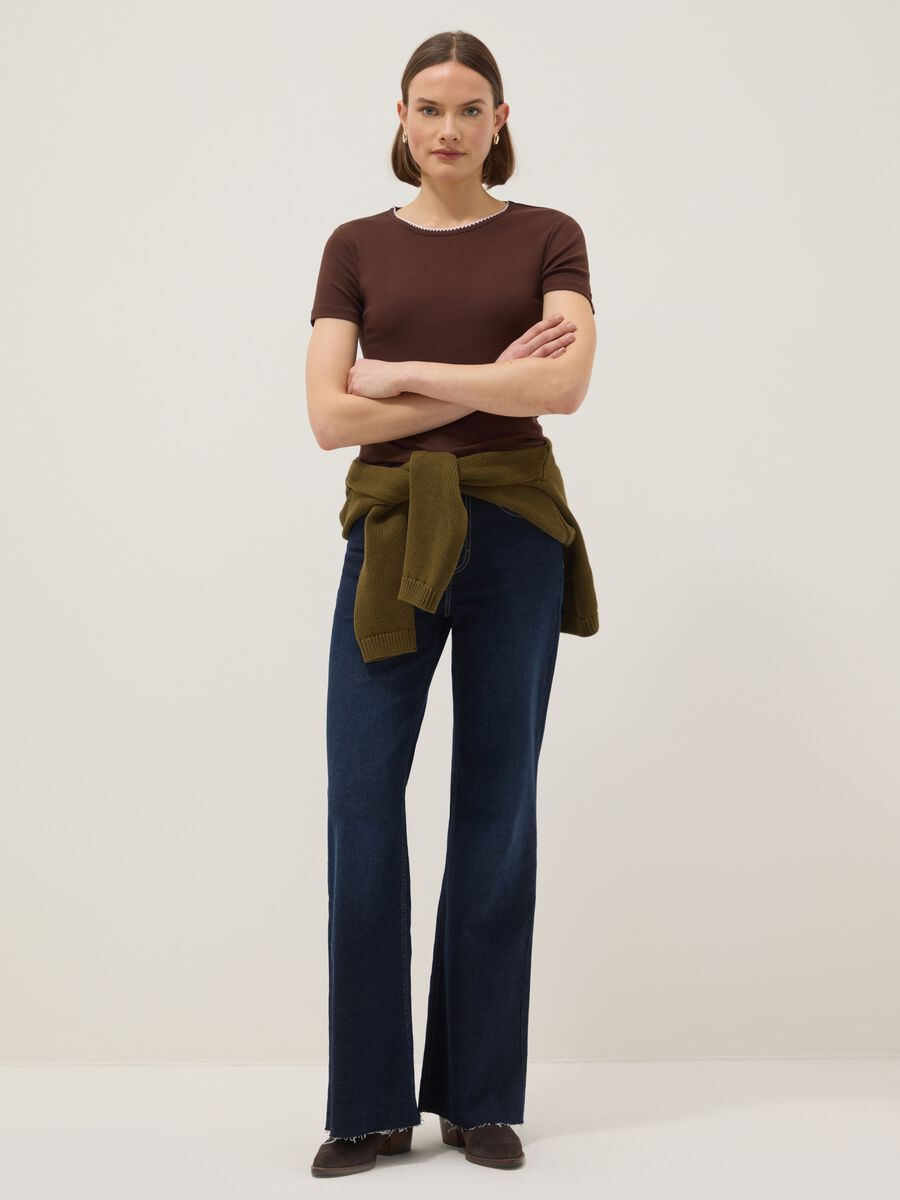 T-shirt in puro cotone marrone  regular fit con cucitura a contrasto_1