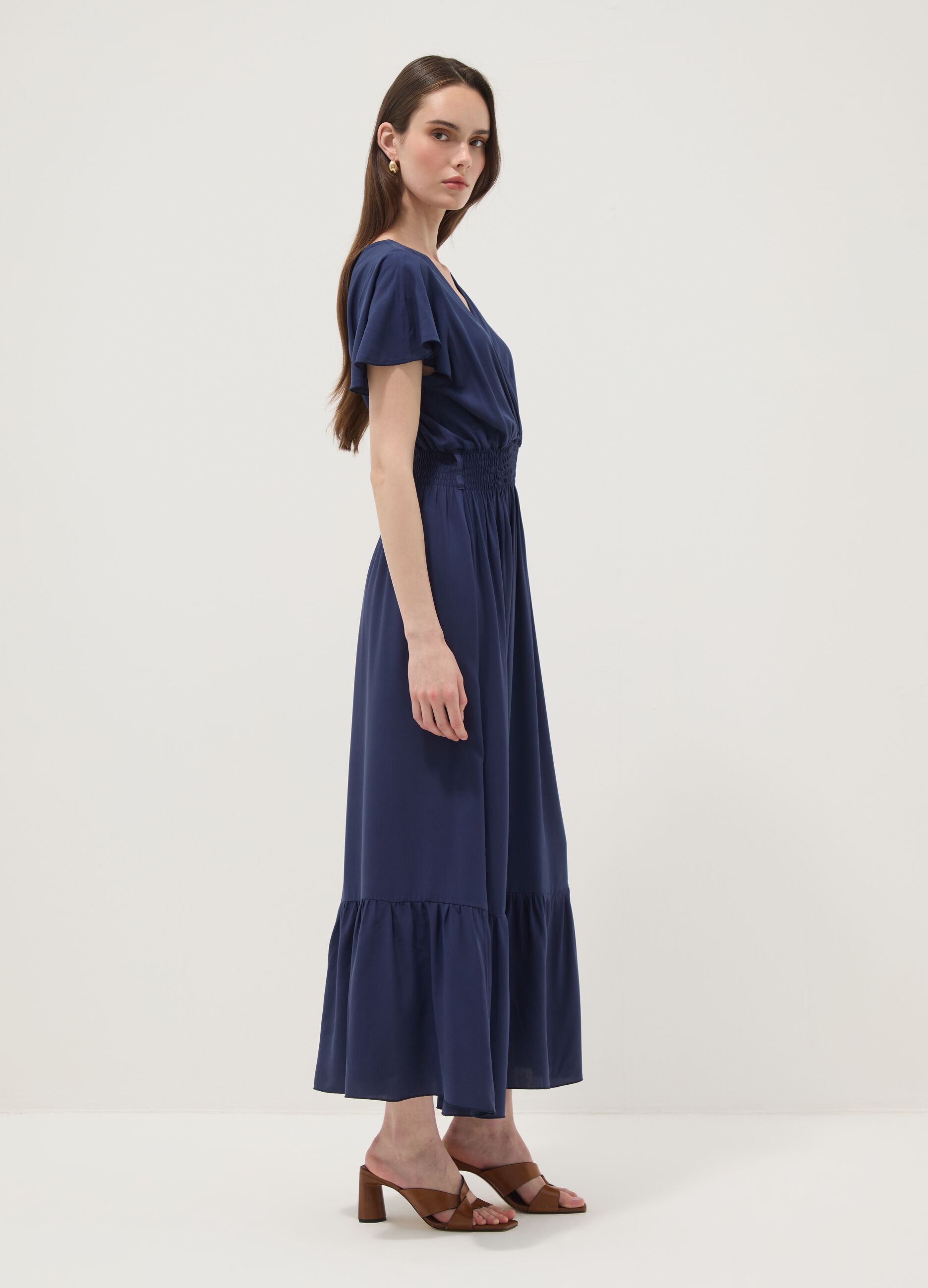 Abito blu lungo in pura viscosa con scollo incrociato regular fit