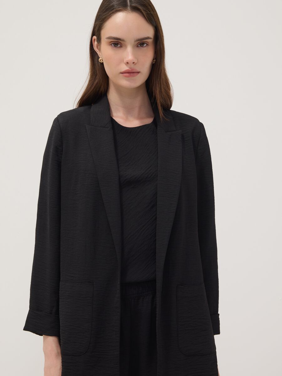 Black regular-fit blazer with classic lapels_1