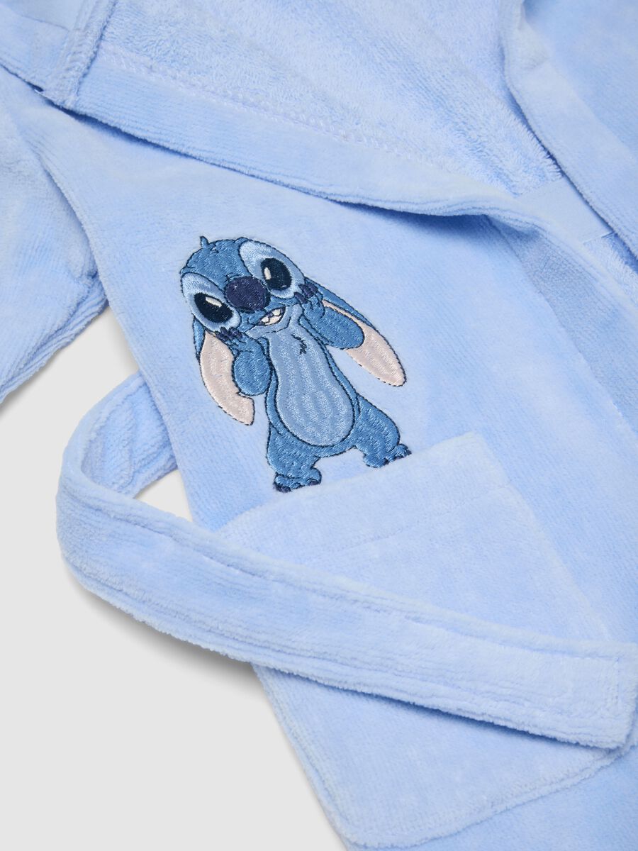Accappatoio in puro cotone azzurro da neonata con design Stitch_2