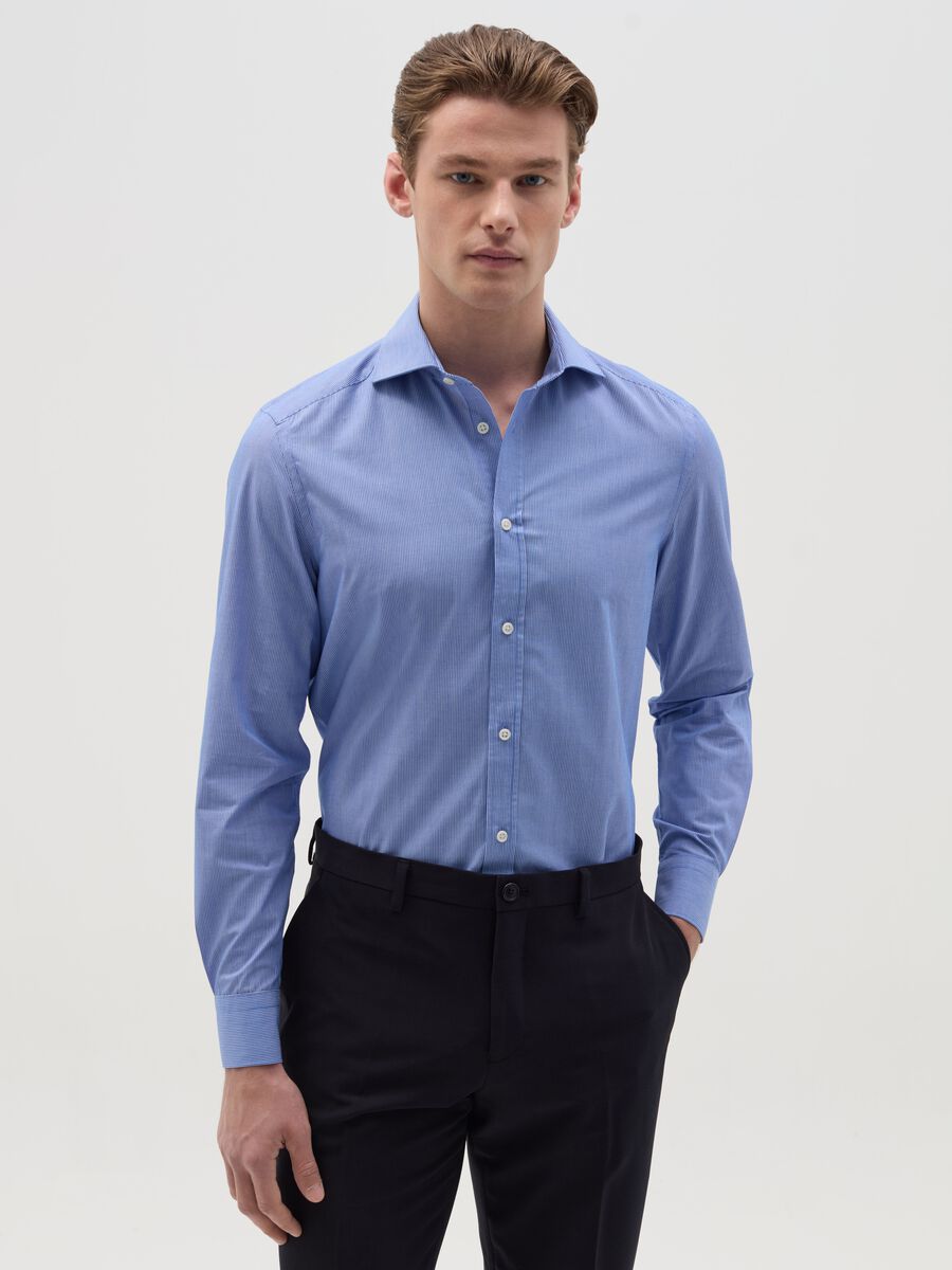 Slim-fit easy-iron shirt with thin stripes_0