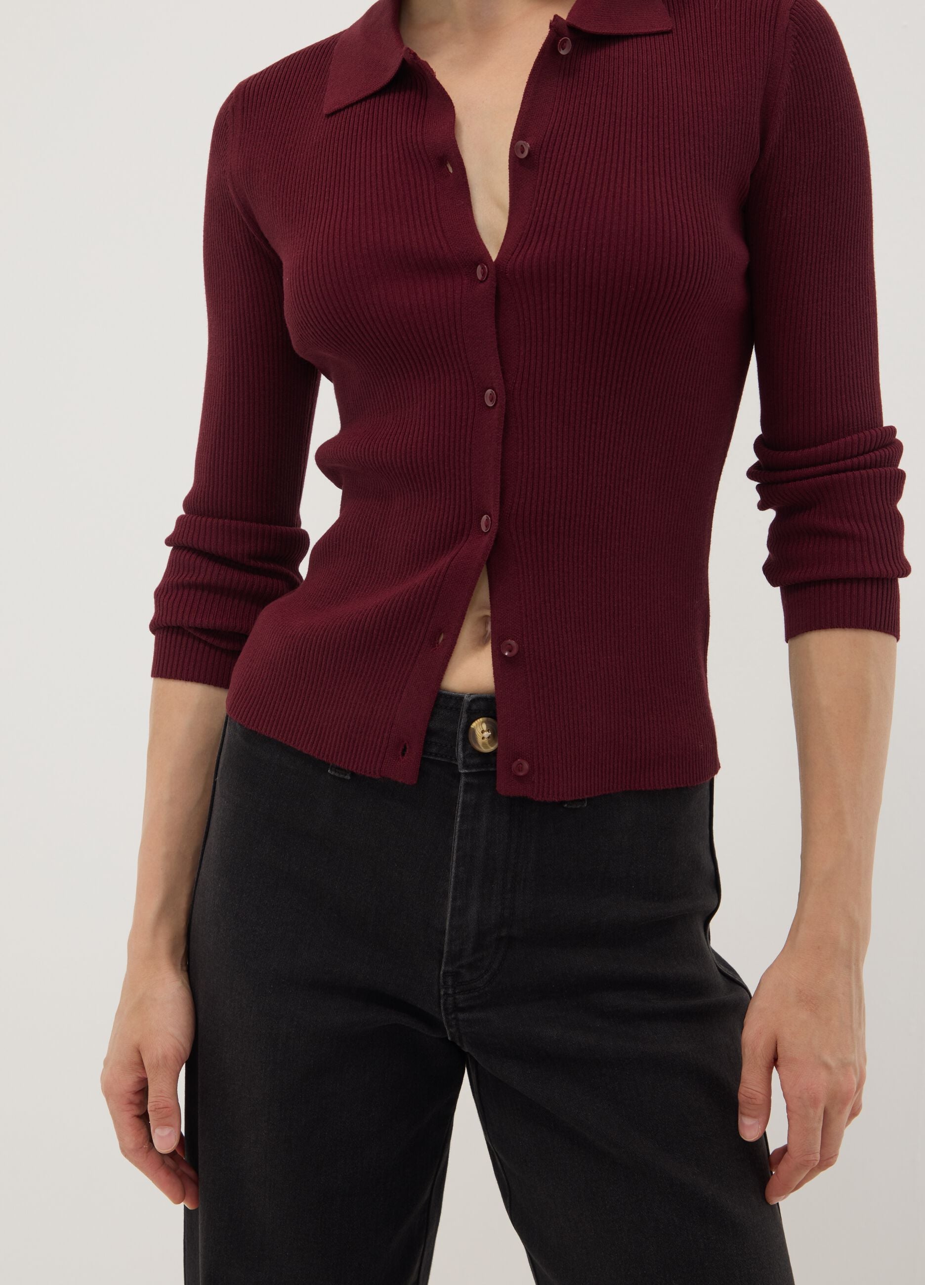 Cardigan fitted rosso a coste in misto viscosa con colletto polo