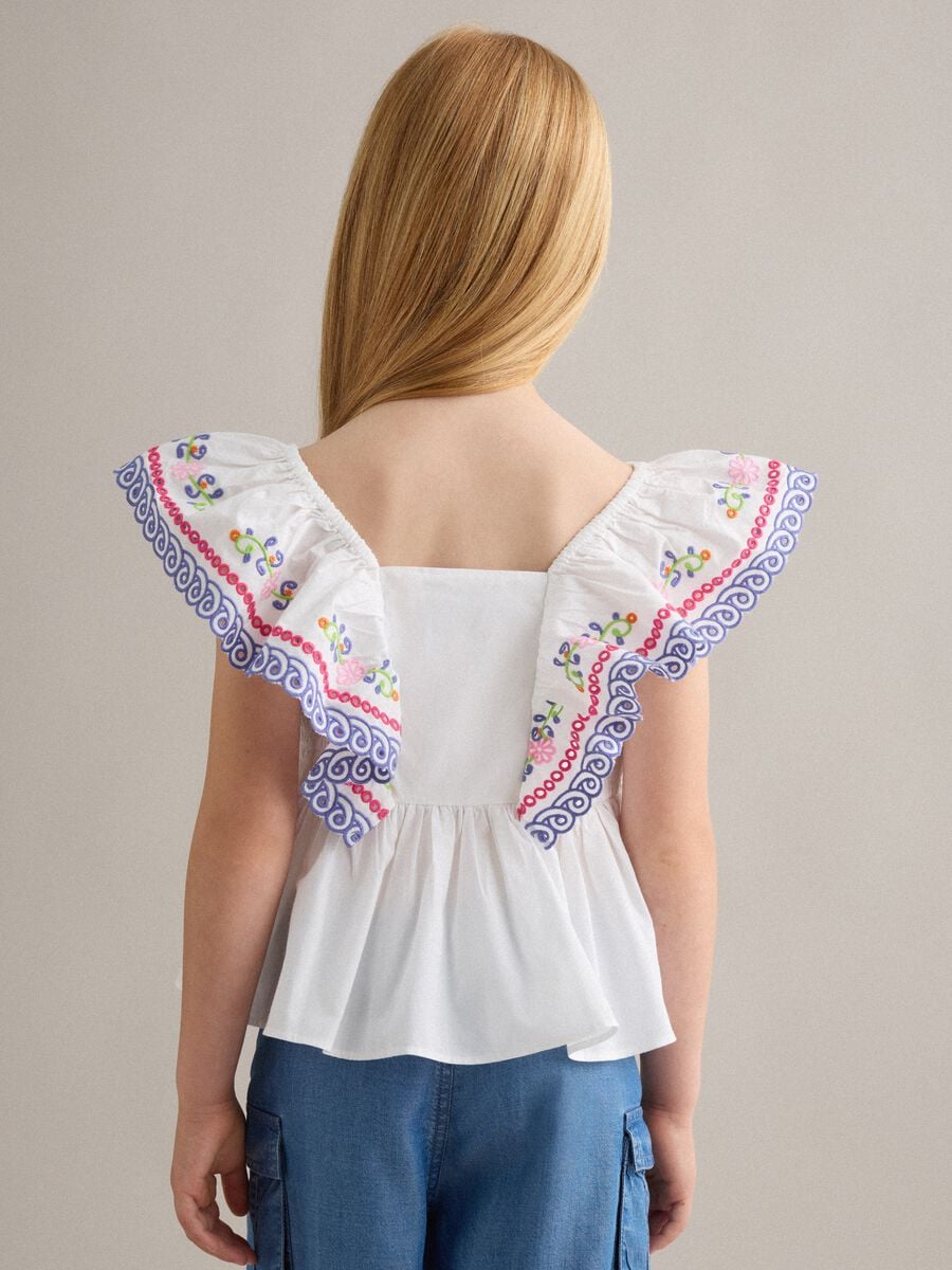Tank top bianco in puro cotone con volant ricamati regular fit_2