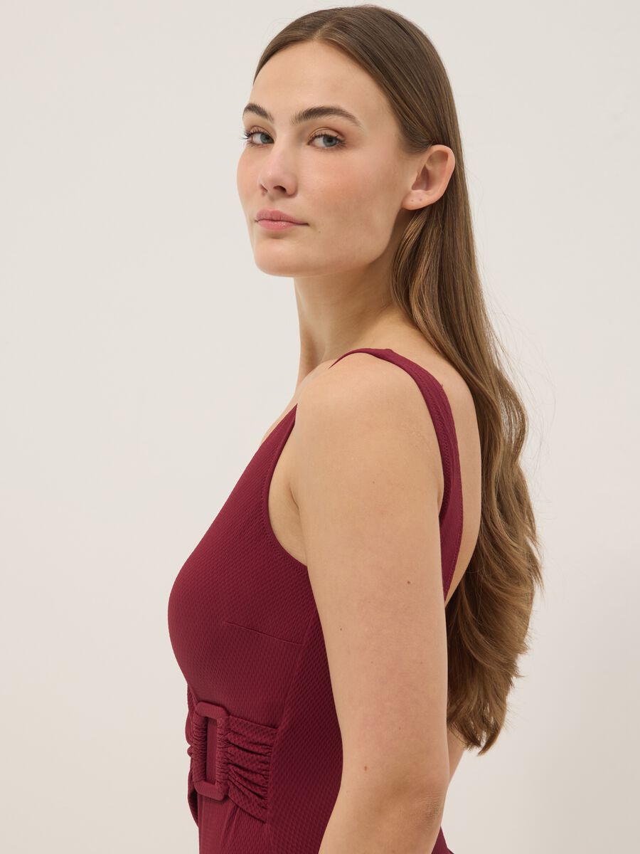 Costume da bagno in tessuto elasticizzato rosso con fibbia laterale_3