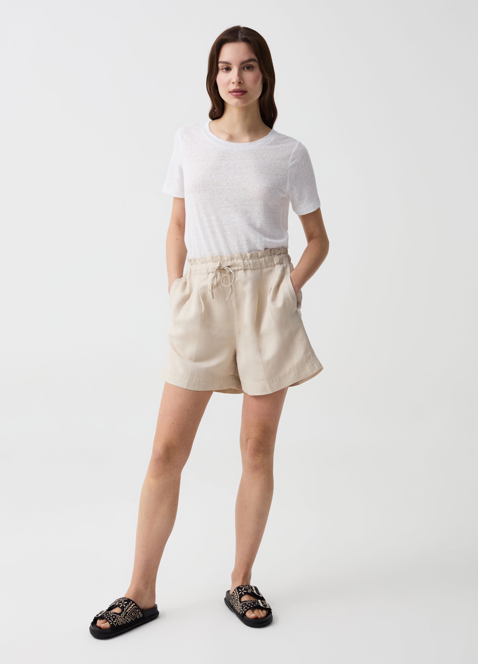 Linen and viscose shorts with darts