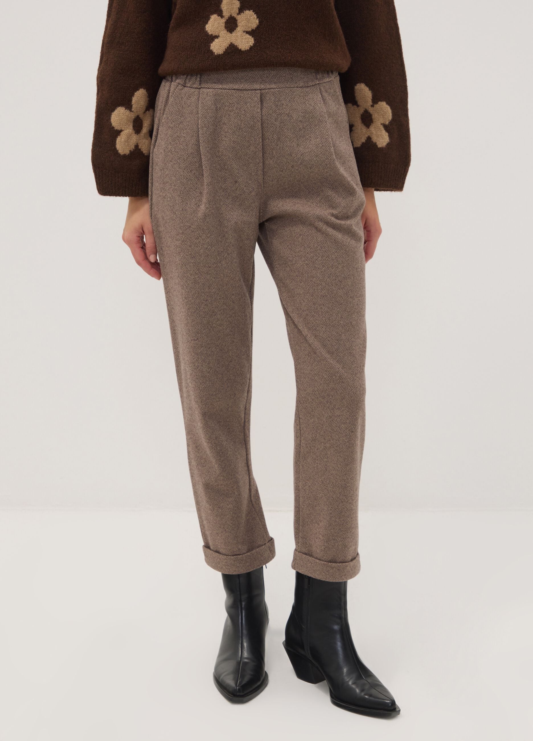 Pantaloni marroni regular fit con motivo chevron