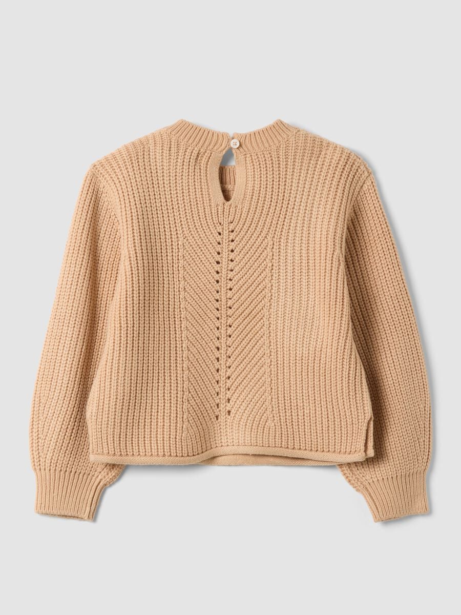 Maglia beige in maglia con girocollo traforato_1