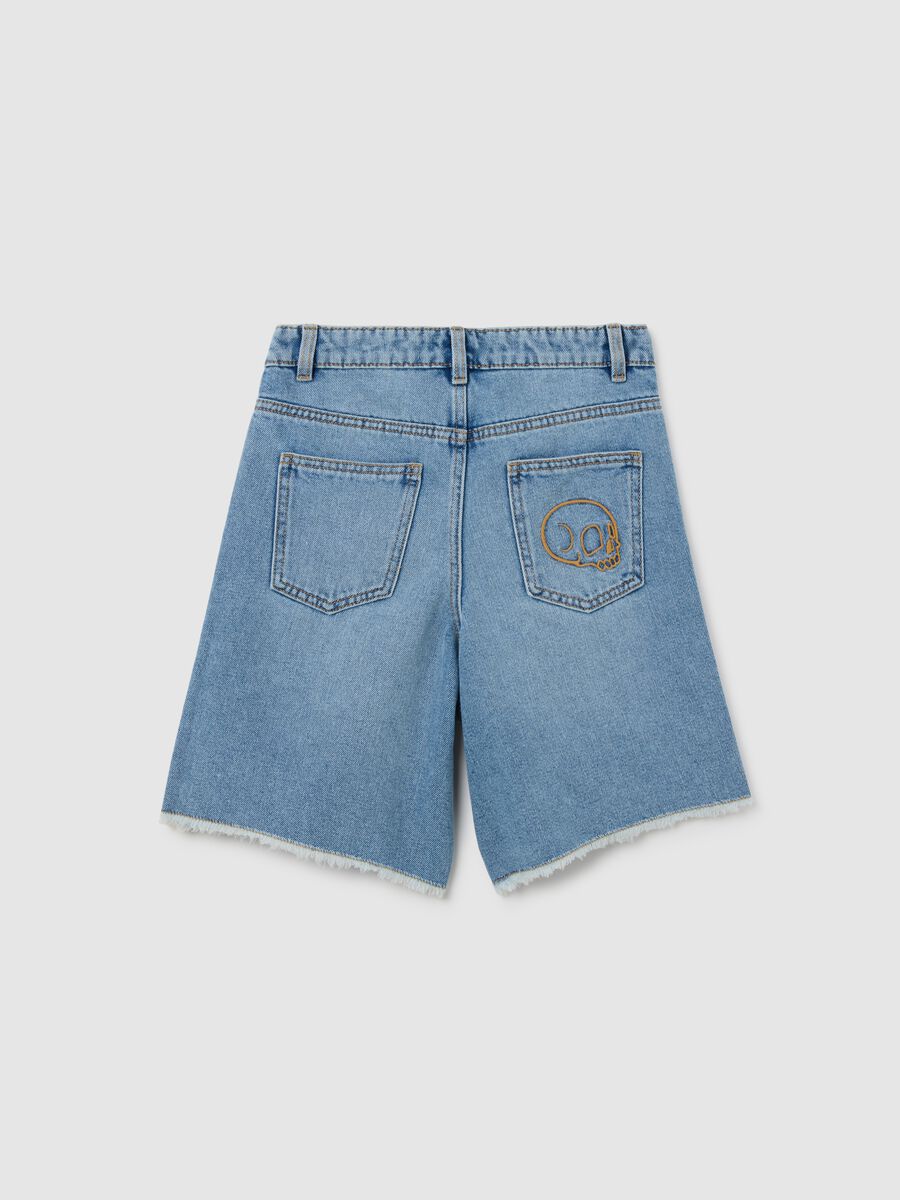 Shorts da ragazzo in denim baggy con bordi sfrangiati_4