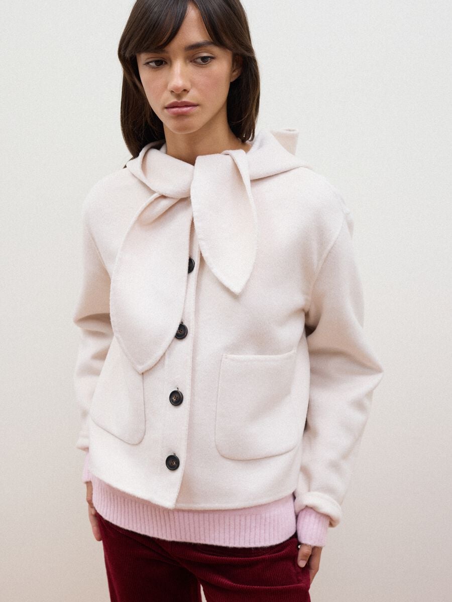 Cappotto bianco corto in misto lana con cappuccio regular fit_1