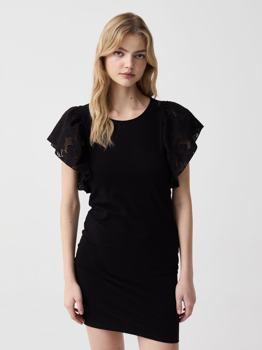 Slim-fit dress with sleeves in broderie anglaise_0