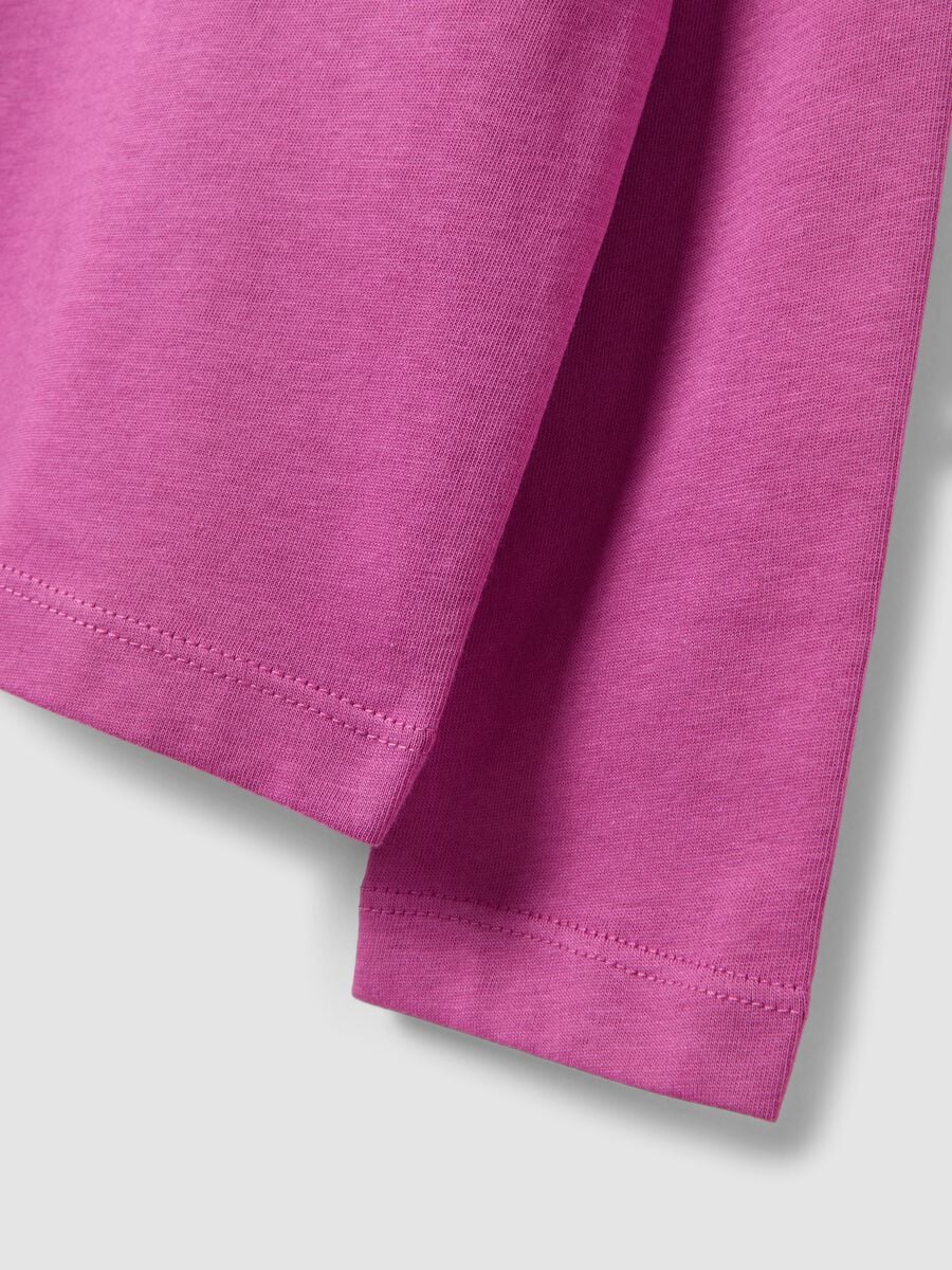 T-shirt viola in puro cotone organico con stampa cuore e ali per bambina_3