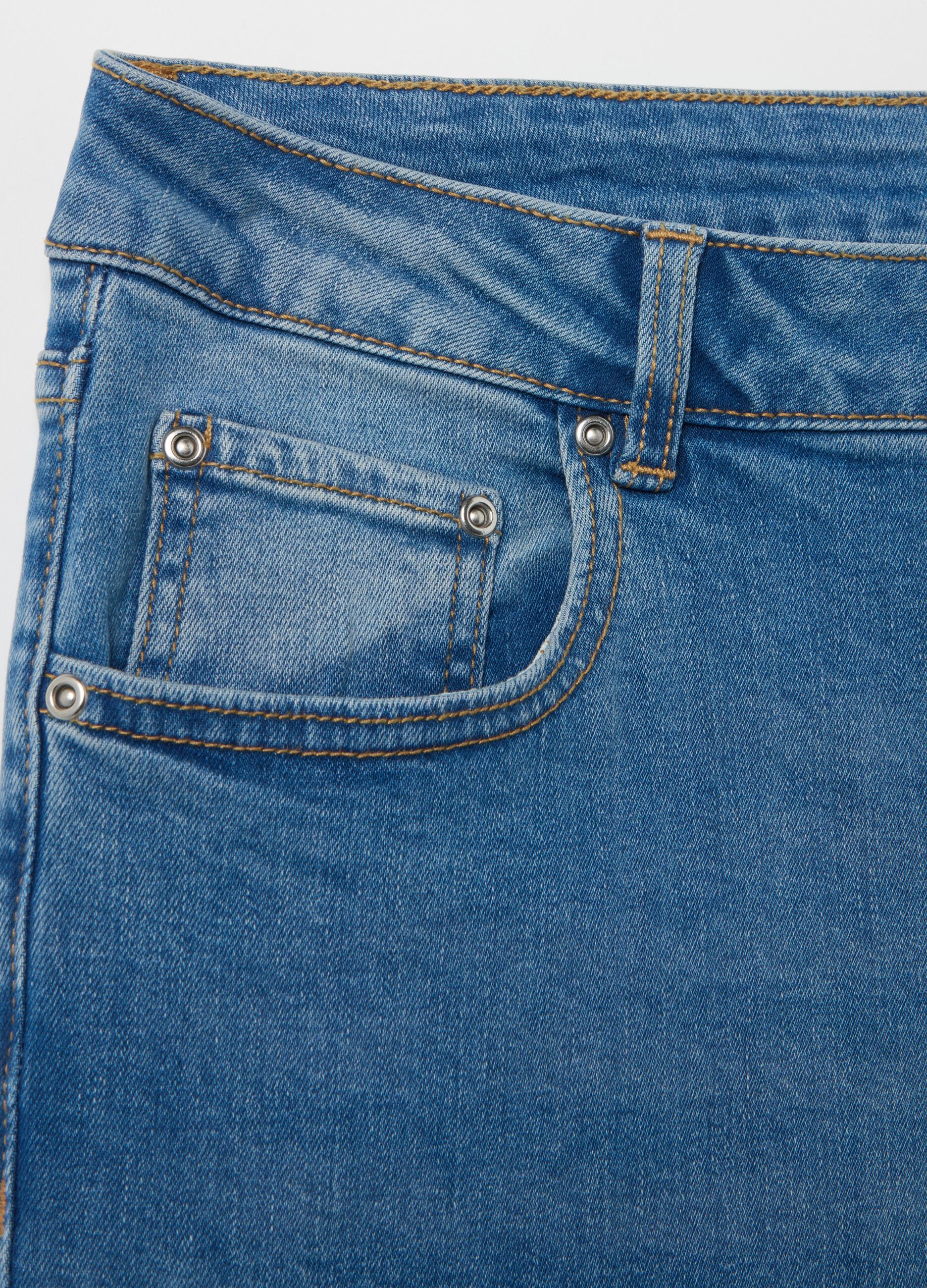 Jeans relaxed fit sfrangiato