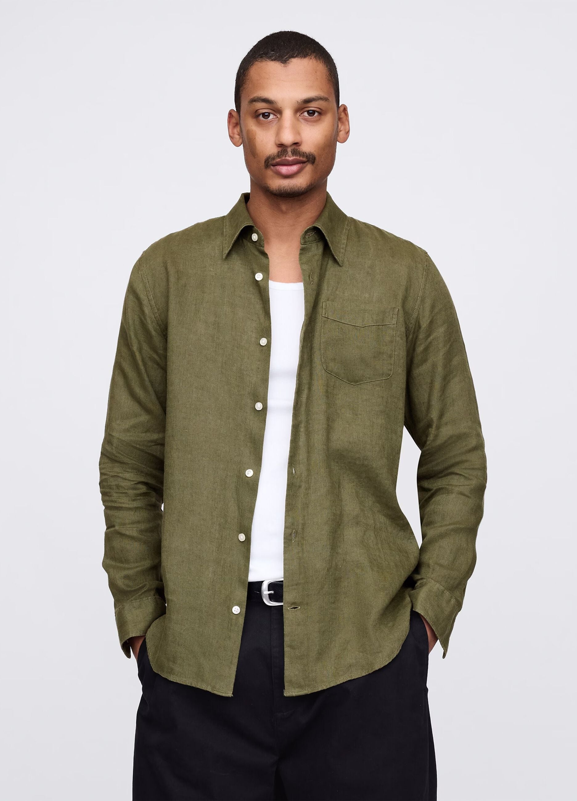 Green shirt with long sleeves in linen