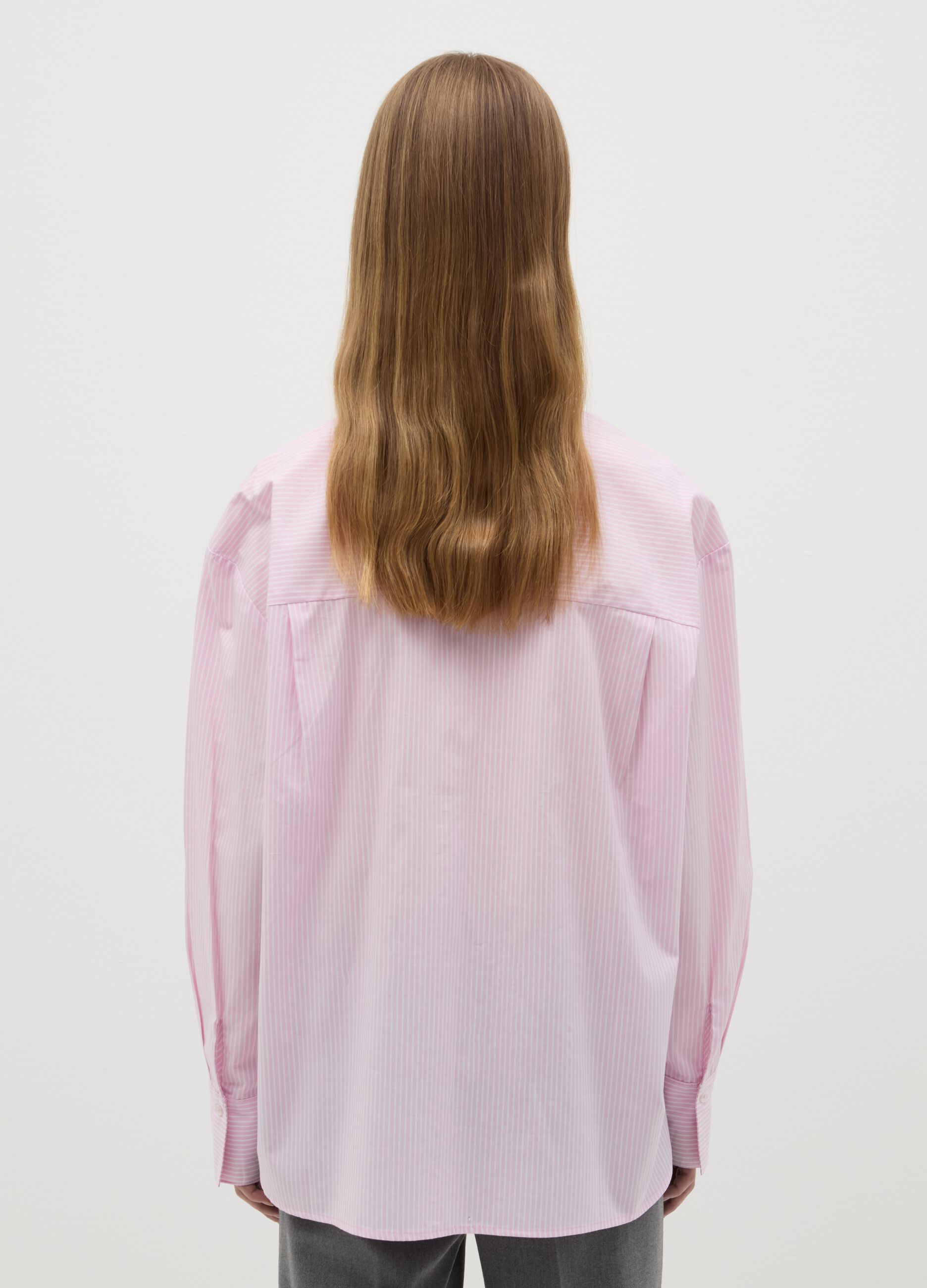 Relaxed-fit shirt with embroidered pocket