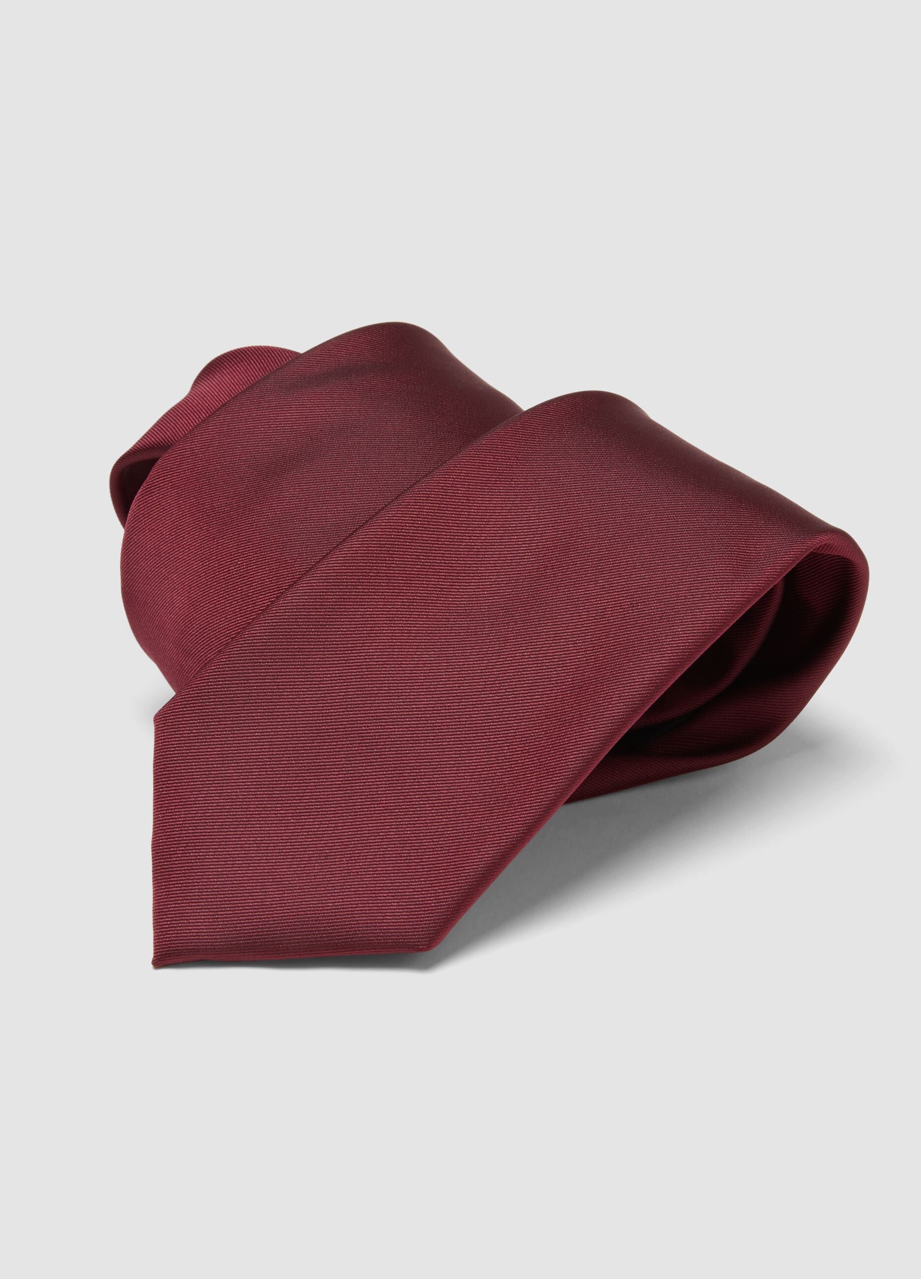 Burgundy red tie with 7.5 cm blade