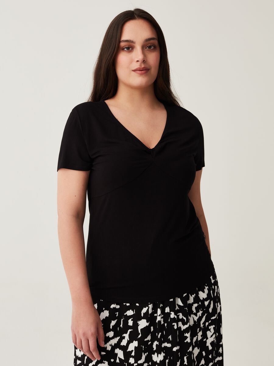 T-shirt con scollo a V e nodo Curvy_1